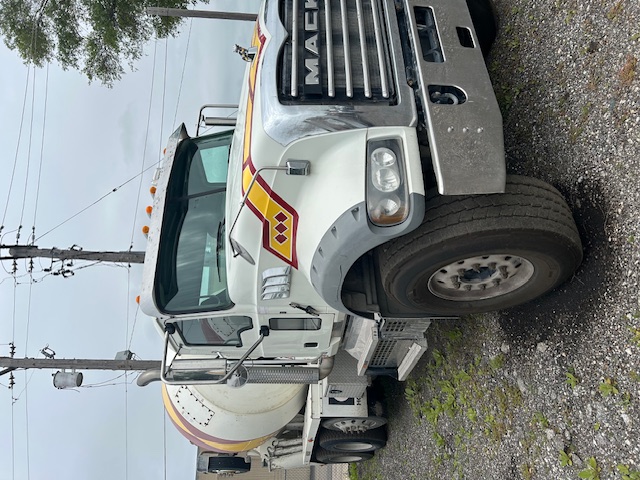 2019 MACK GR64FR - Image 2