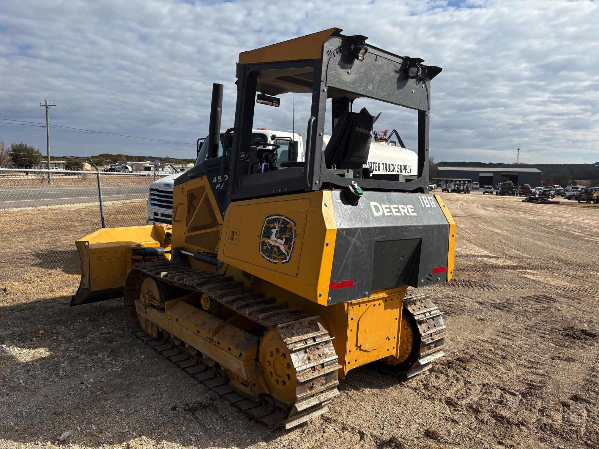 2023 DEERE 450 P-Tier - Image 2