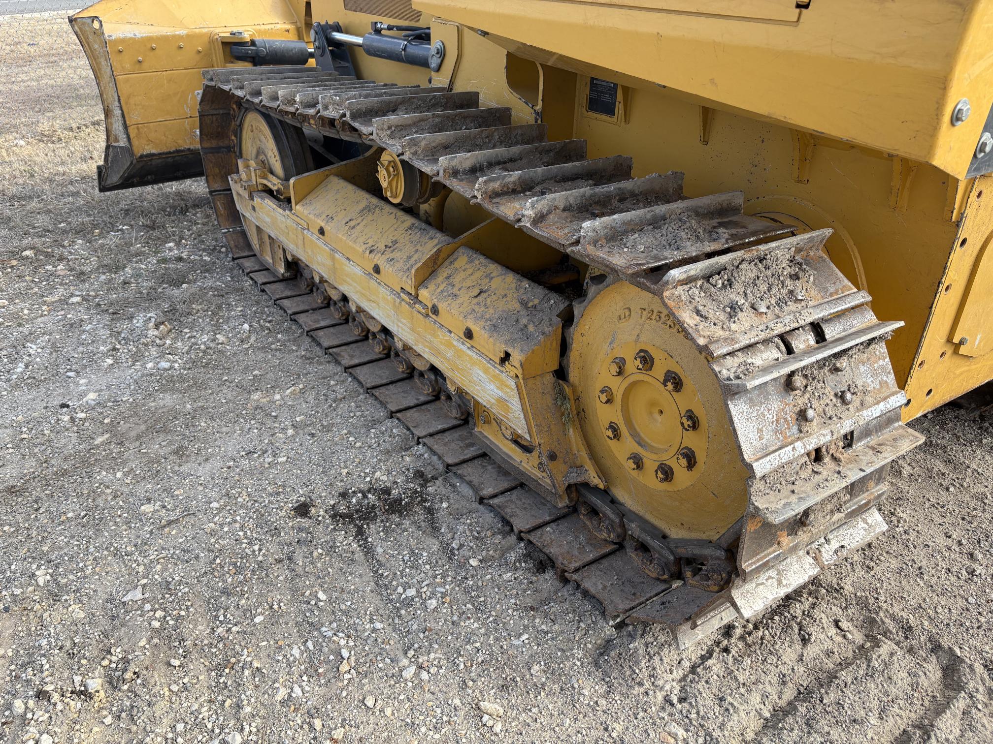 2023 DEERE 450 P-Tier - view 7 of 47