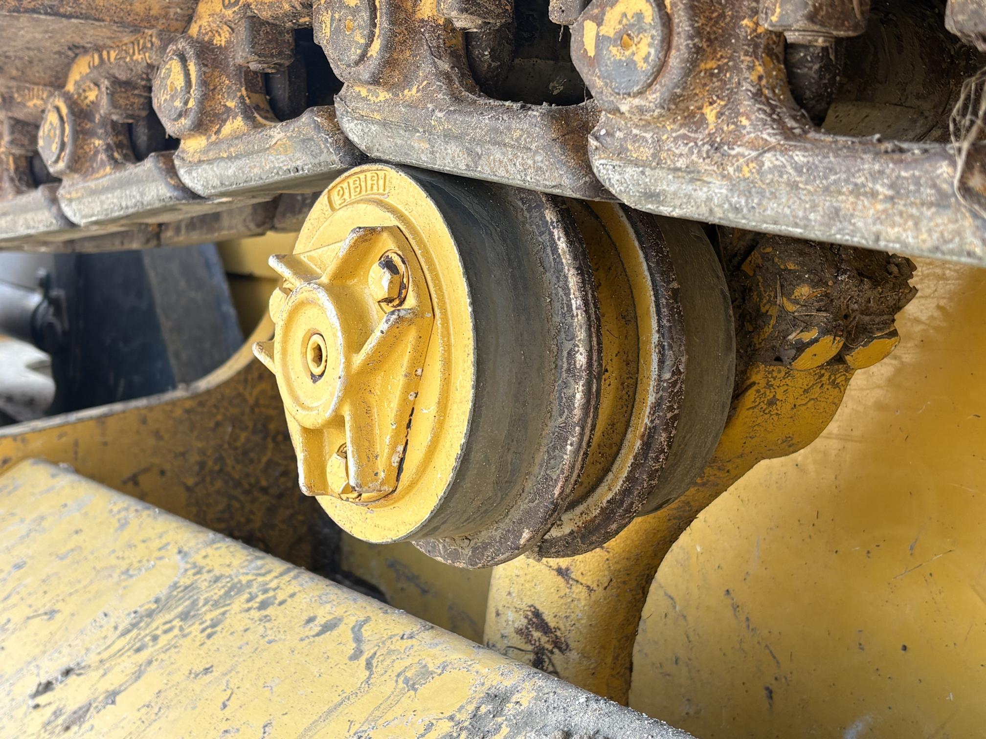 2023 DEERE 450 P-Tier - Image 9