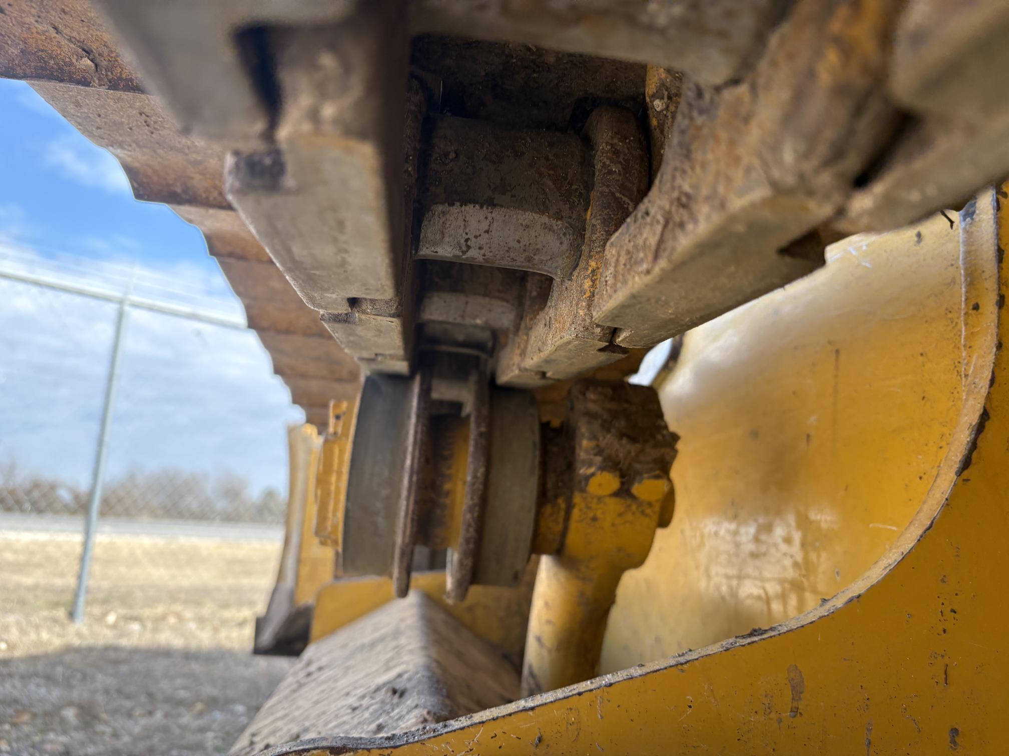 2023 DEERE 450 P-Tier - Image 10