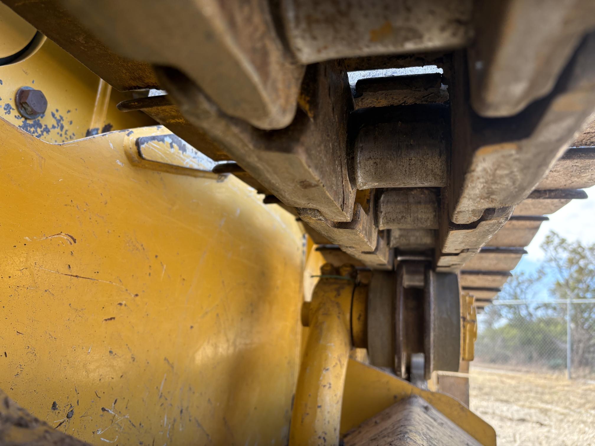 2023 DEERE 450 P-Tier - view 11 of 47