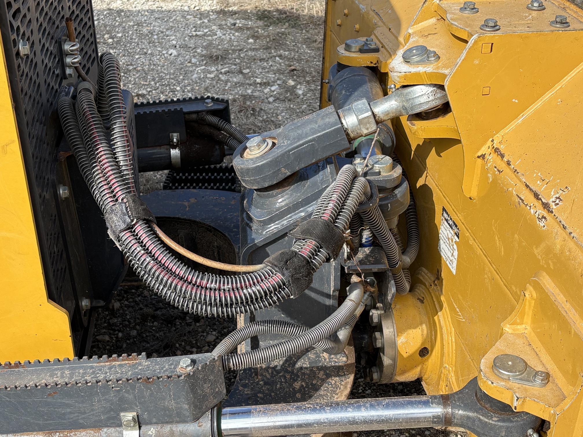 2023 DEERE 450 P-Tier - view 15 of 47