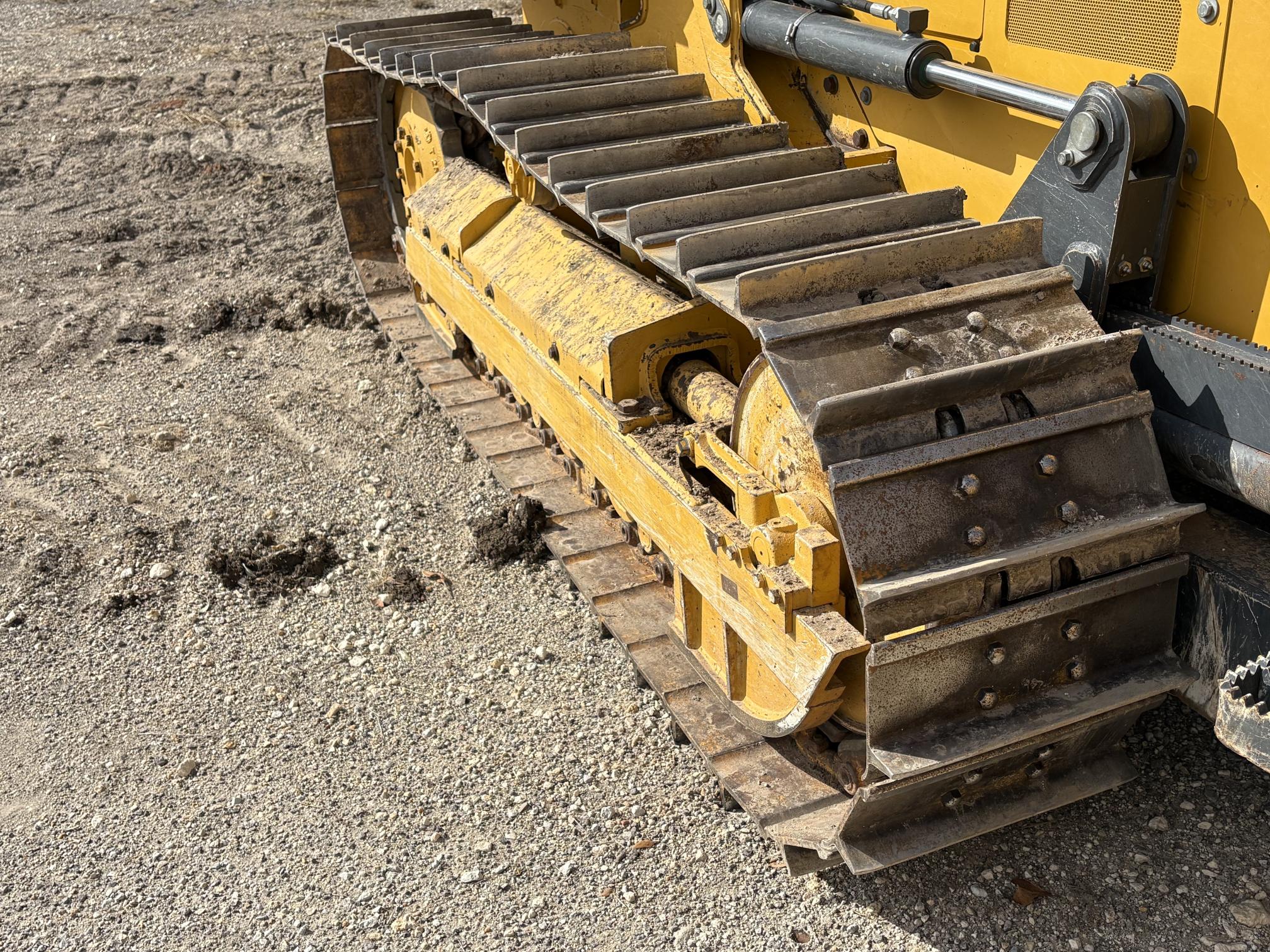 2023 DEERE 450 P-Tier - Image 19