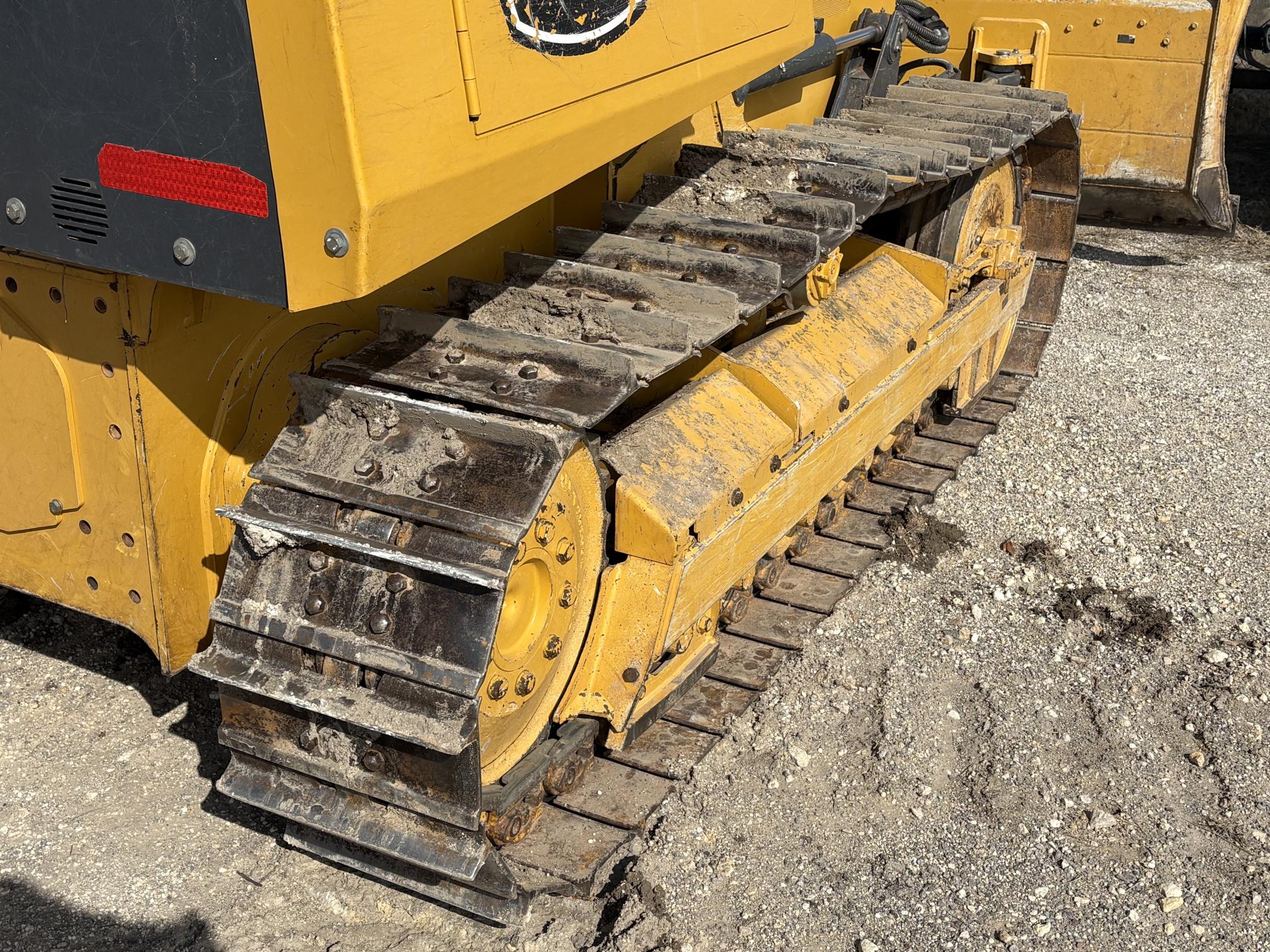 2023 DEERE 450 P-Tier - view 20 of 47