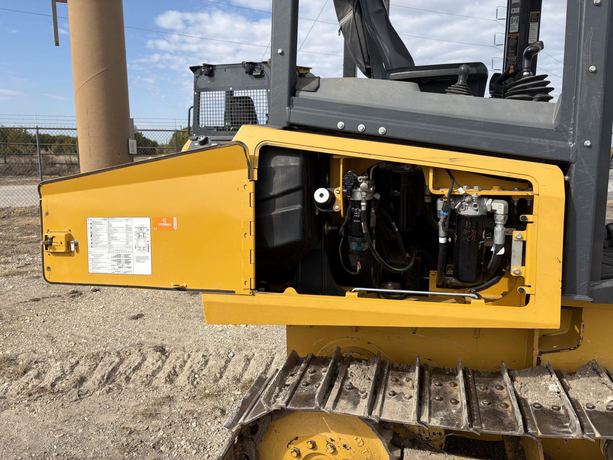 2023 DEERE 450 P-Tier - Image 38