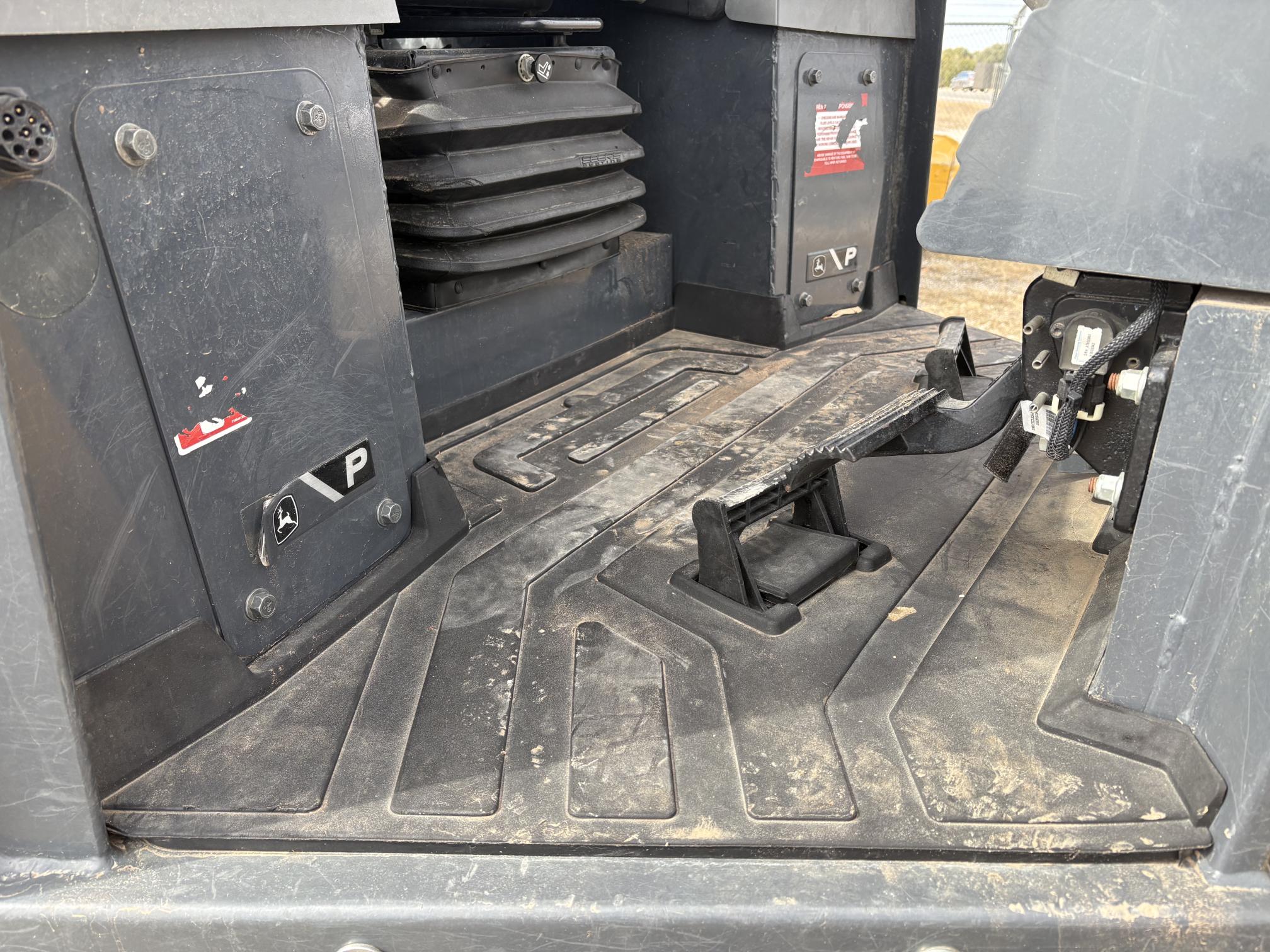 2023 DEERE 450 P-Tier - Image 42