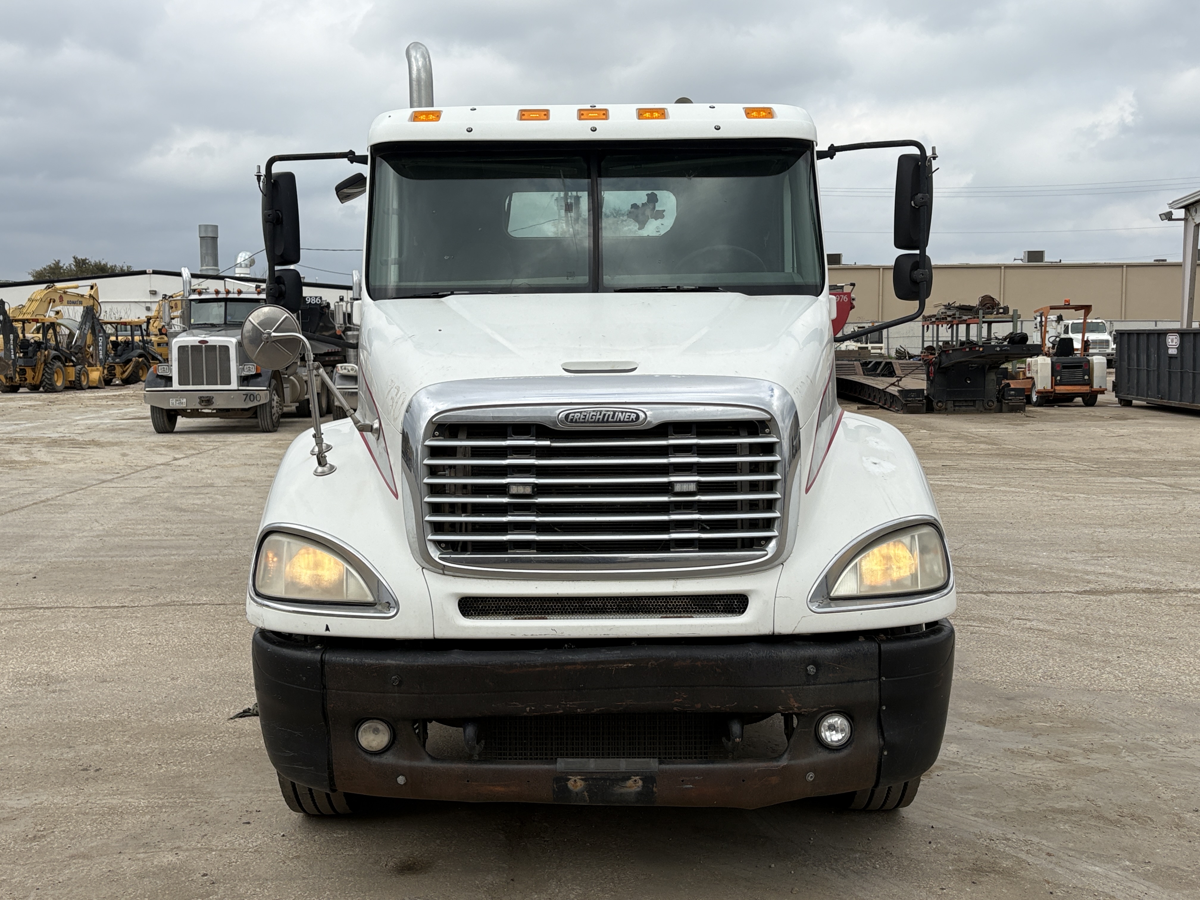 2005 FREIGHTLINER COLUMBIA - view 2 of 49