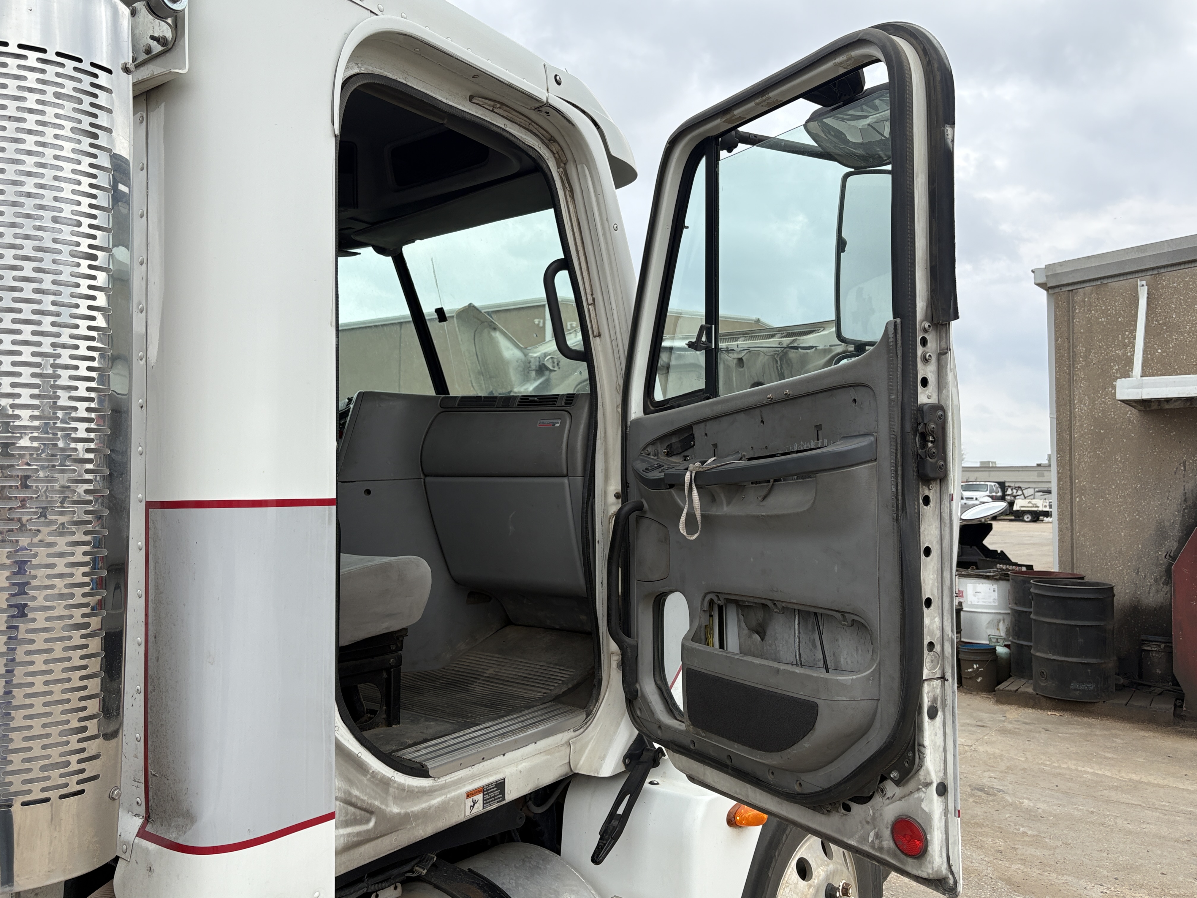 2005 FREIGHTLINER COLUMBIA - Image 39