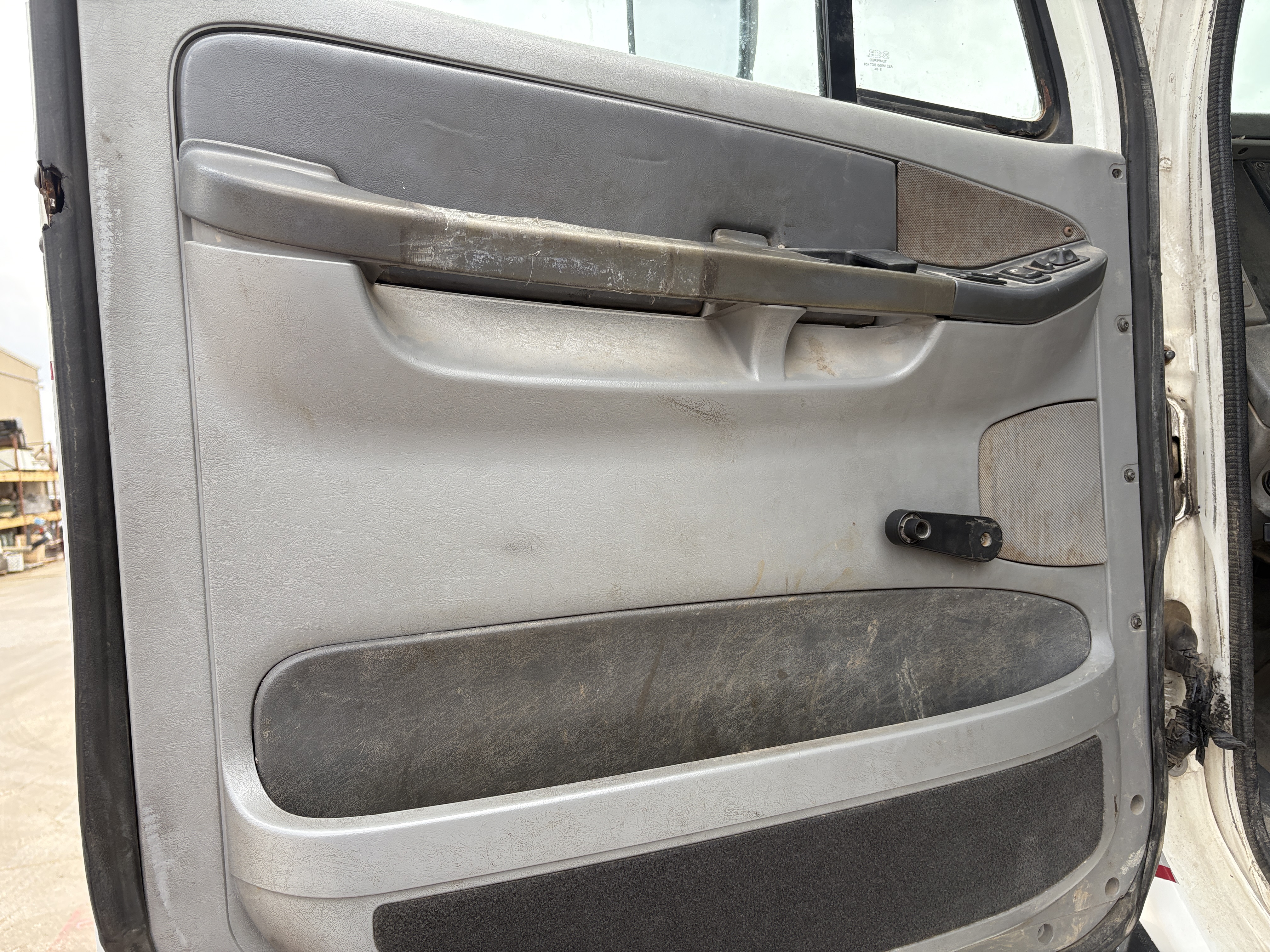 2005 FREIGHTLINER COLUMBIA - Image 32