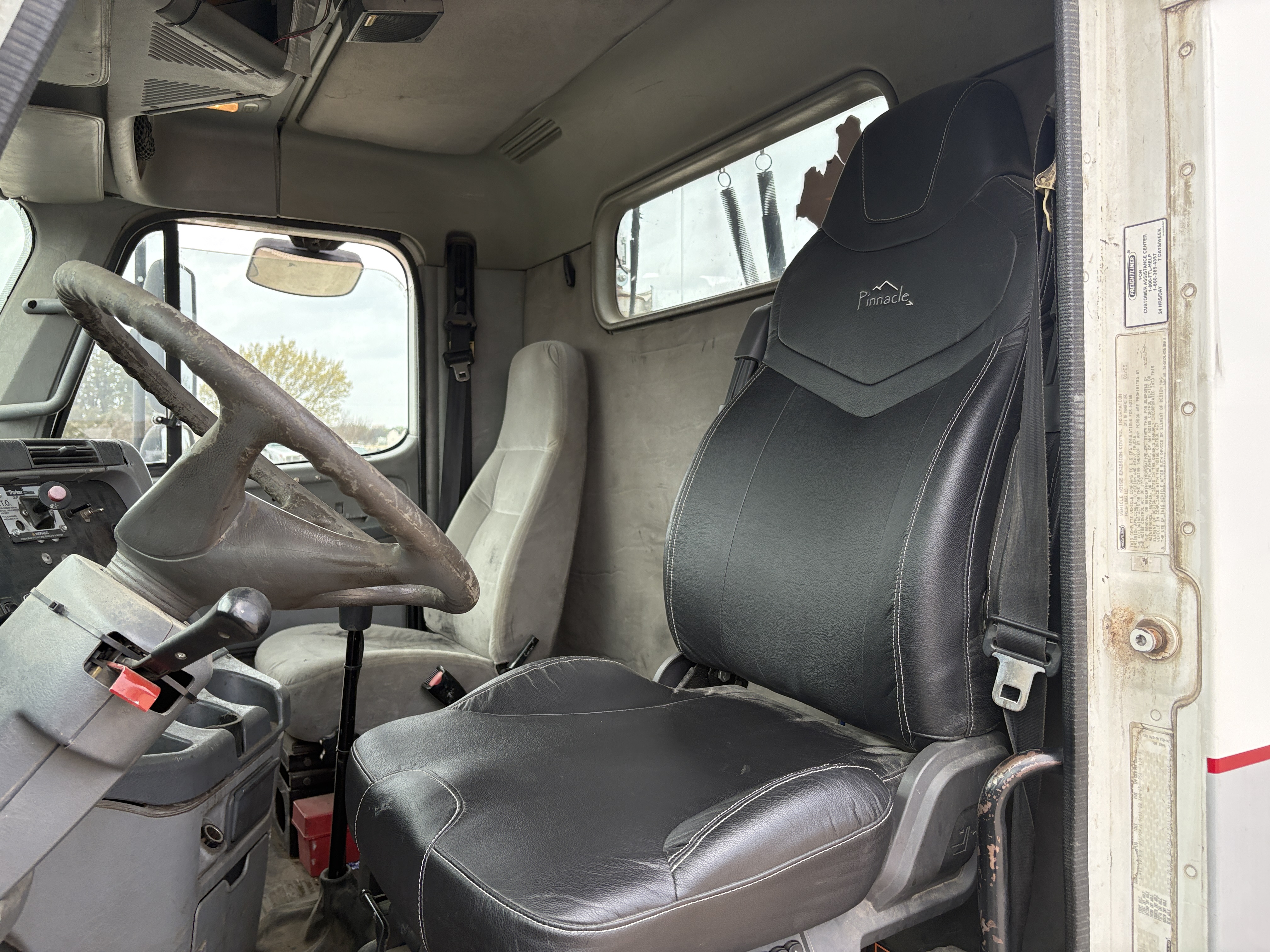 2005 FREIGHTLINER COLUMBIA - Image 38