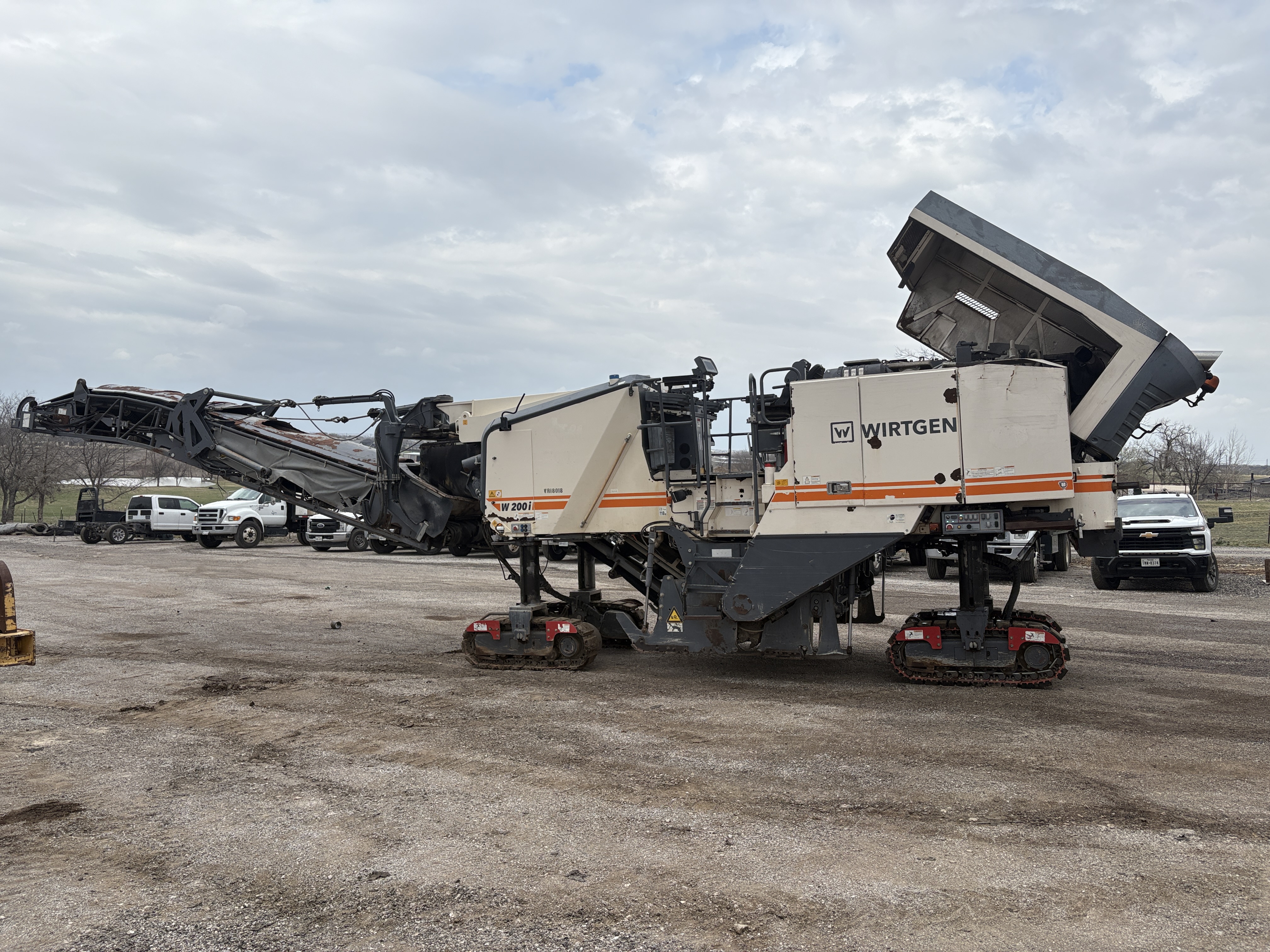 2018 WIRTGEN W200i - view 2 of 48