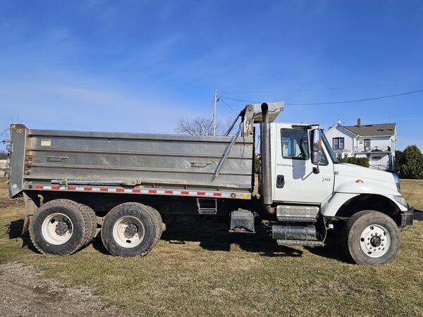 2007 INTERNATIONAL 7400