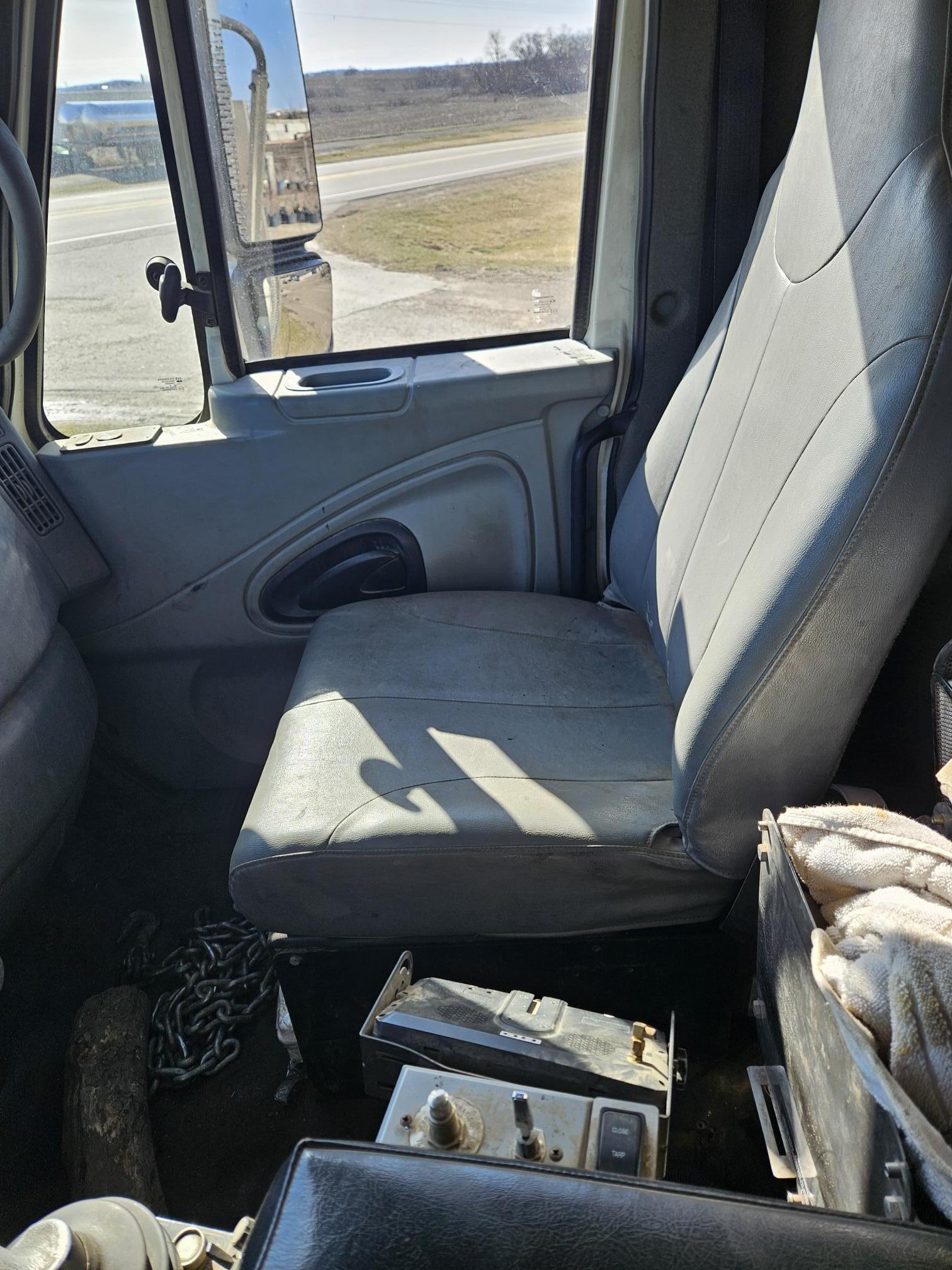 2007 INTERNATIONAL 7400 - Image 32