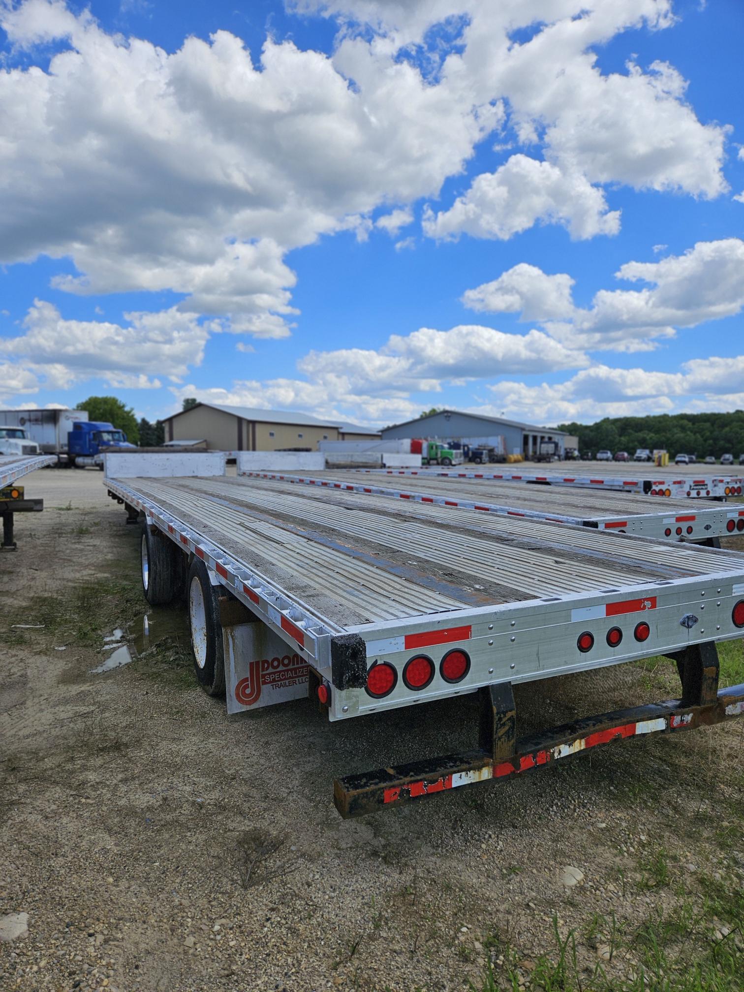 2011 DOONAN 53' - Image 3