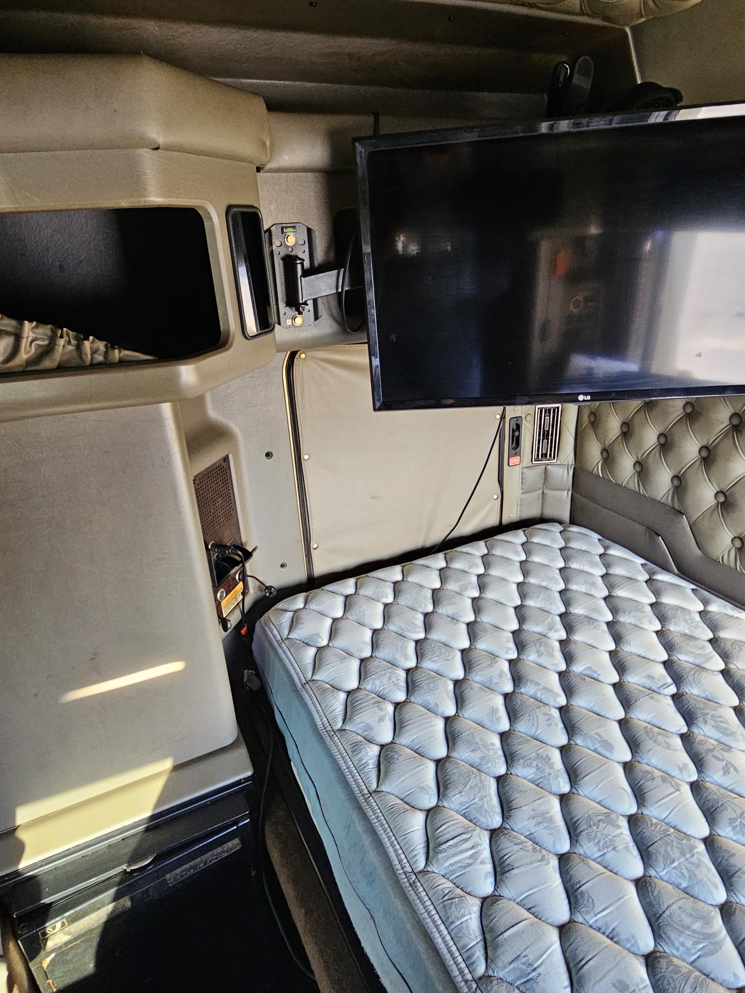 2016 KENWORTH W900L - Image 24