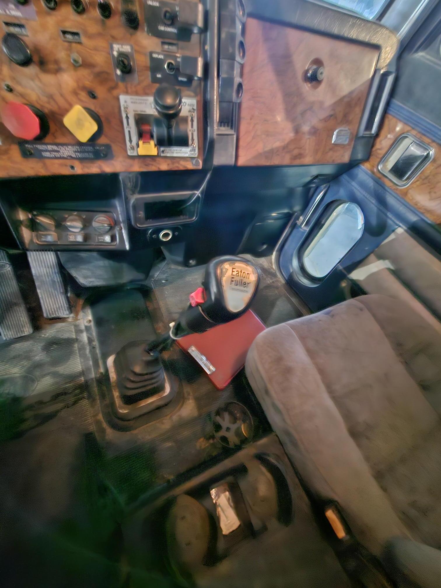 1999 PETERBILT 379 - Image 21