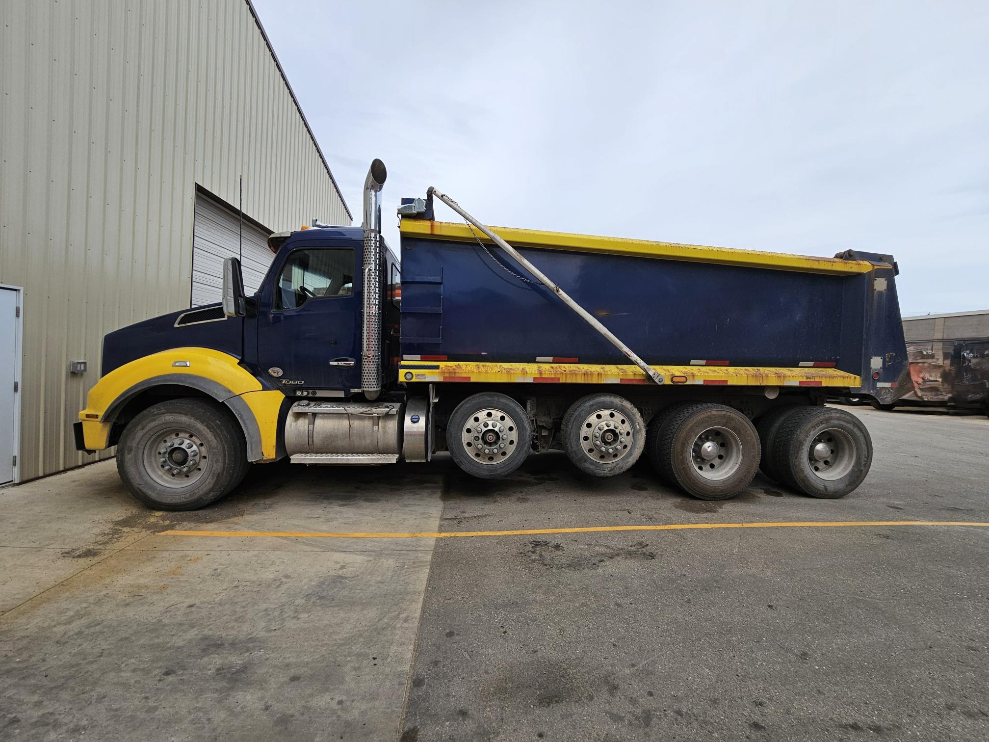 2019 KENWORTH T880