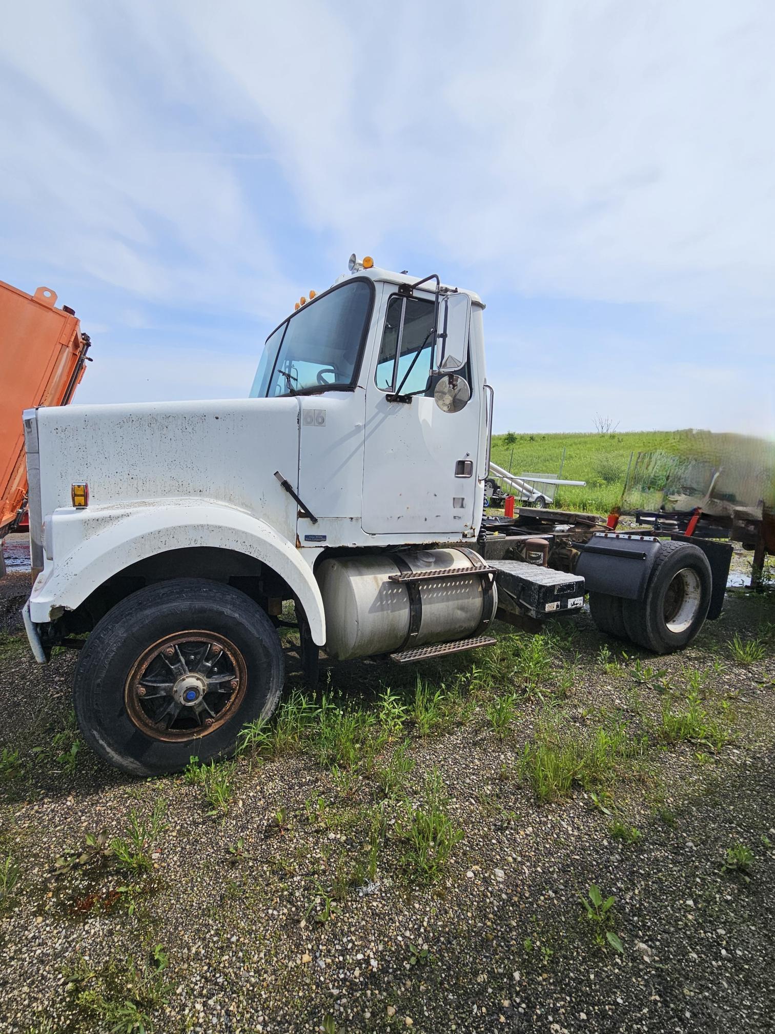 1985 WHITE/GMC 13932