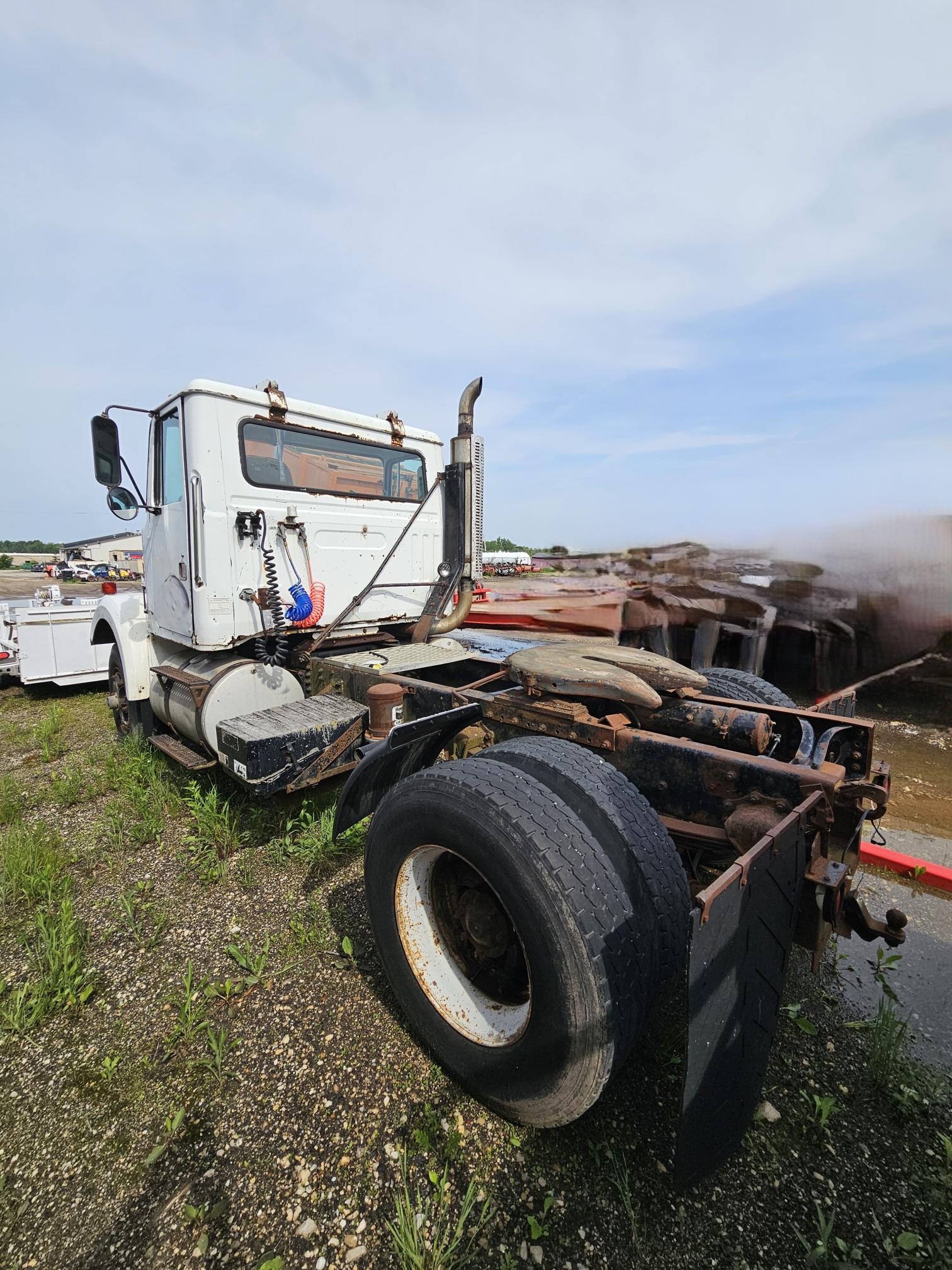 1985 WHITE/GMC 13932 - Image 3