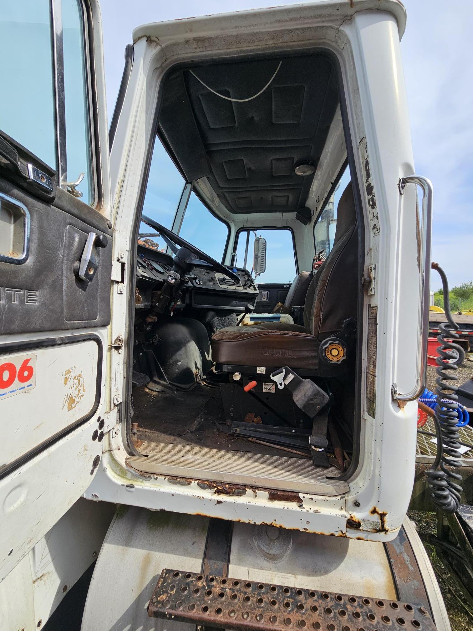 1985 WHITE/GMC 13932 - Image 11