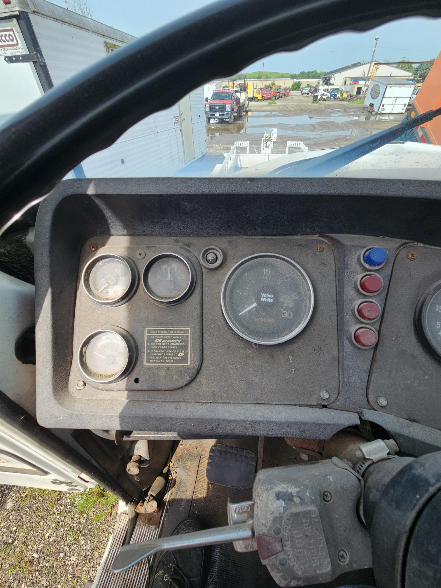 1985 WHITE/GMC 13932 - Image 14