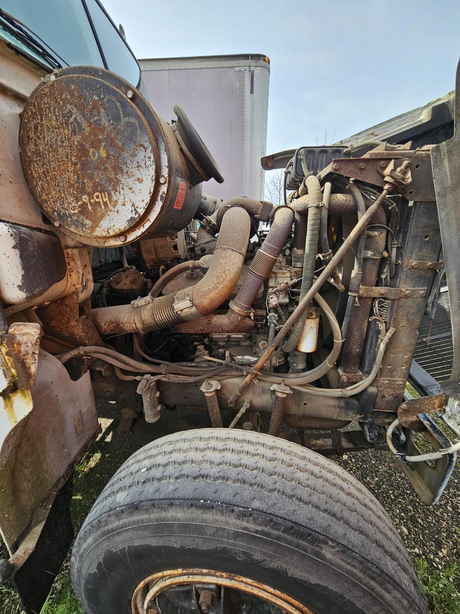 1985 WHITE/GMC 13932 - Image 18