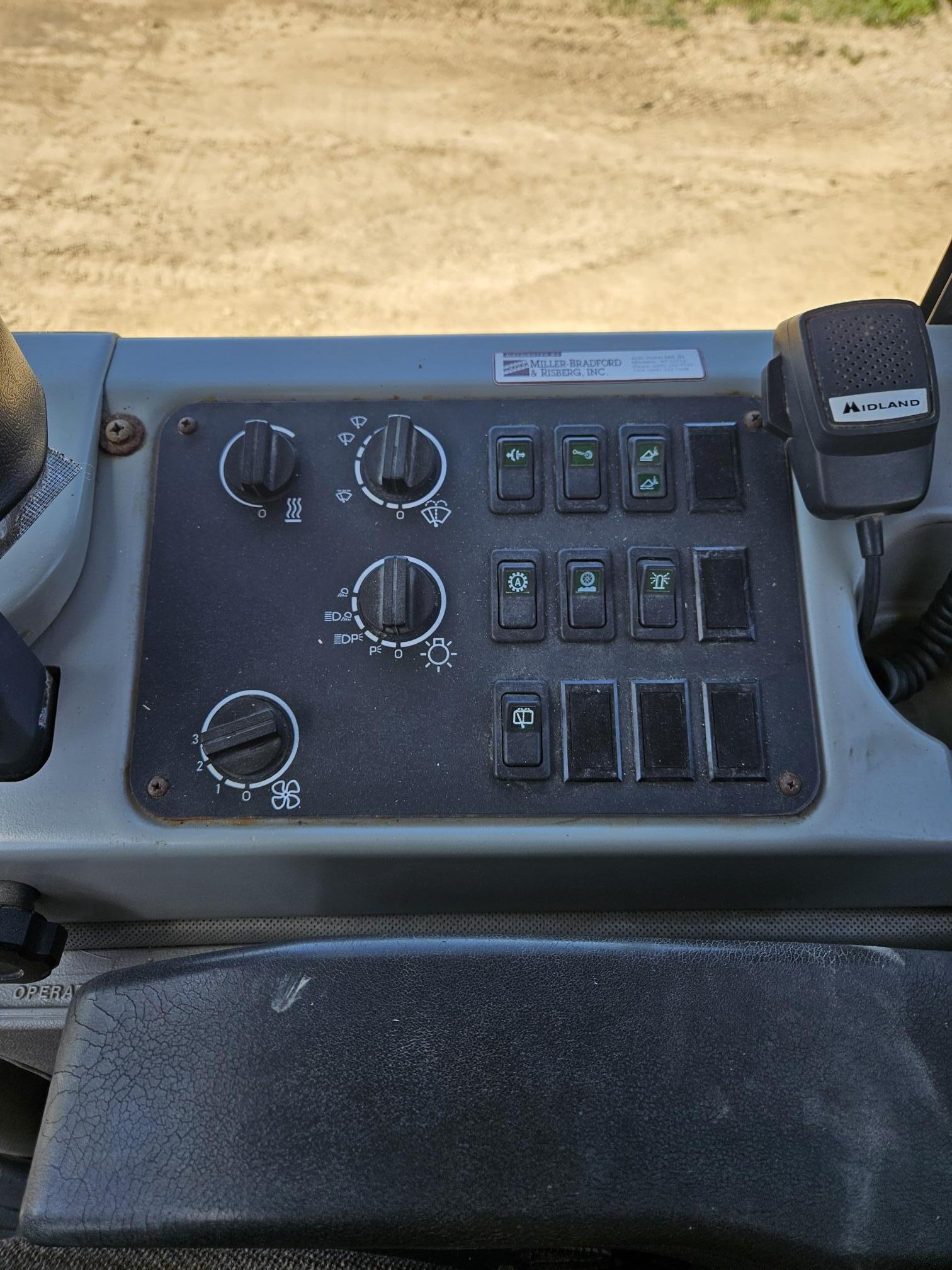 2000 CASE 621C - Image 17