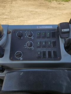 2000 CASE 621C - Image 17