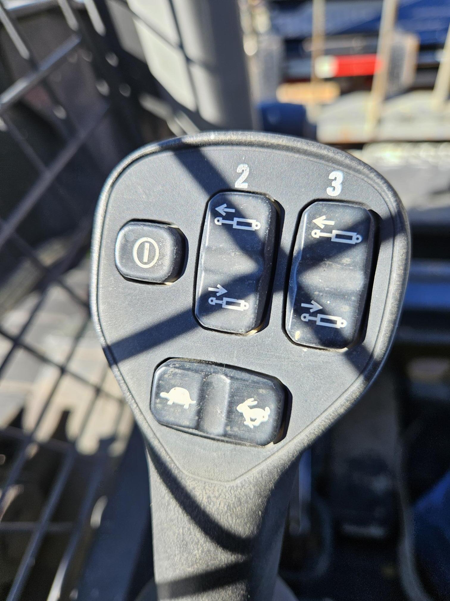 2021 NEW HOLLAND L320 - view 11 of 20