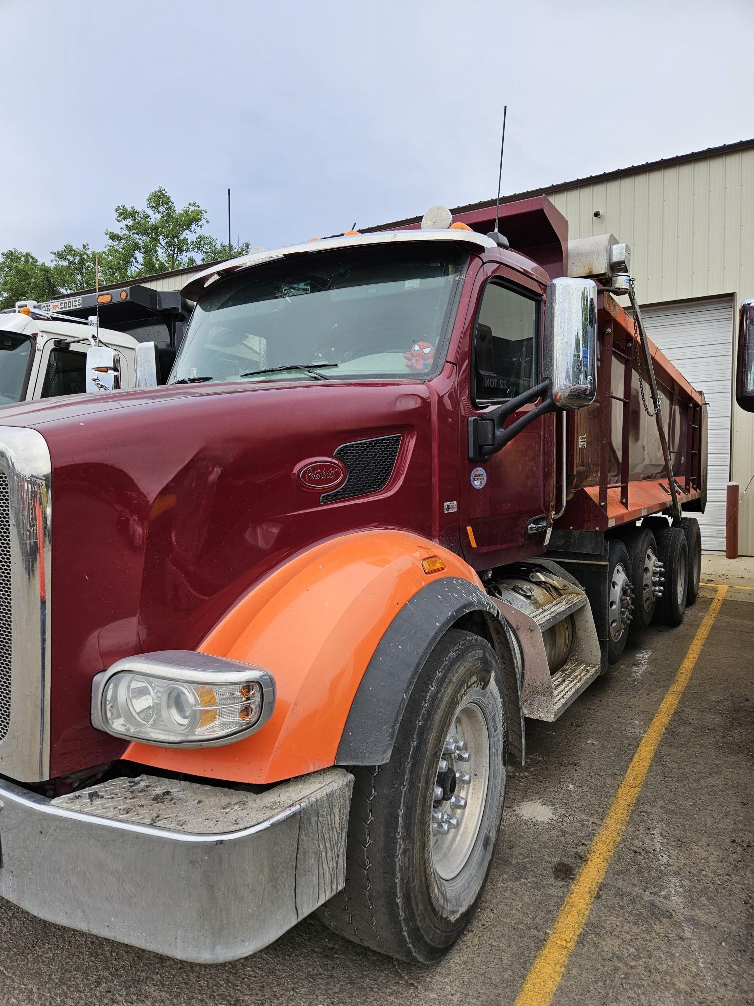 2020 PETERBILT 567 - view 8 of 30