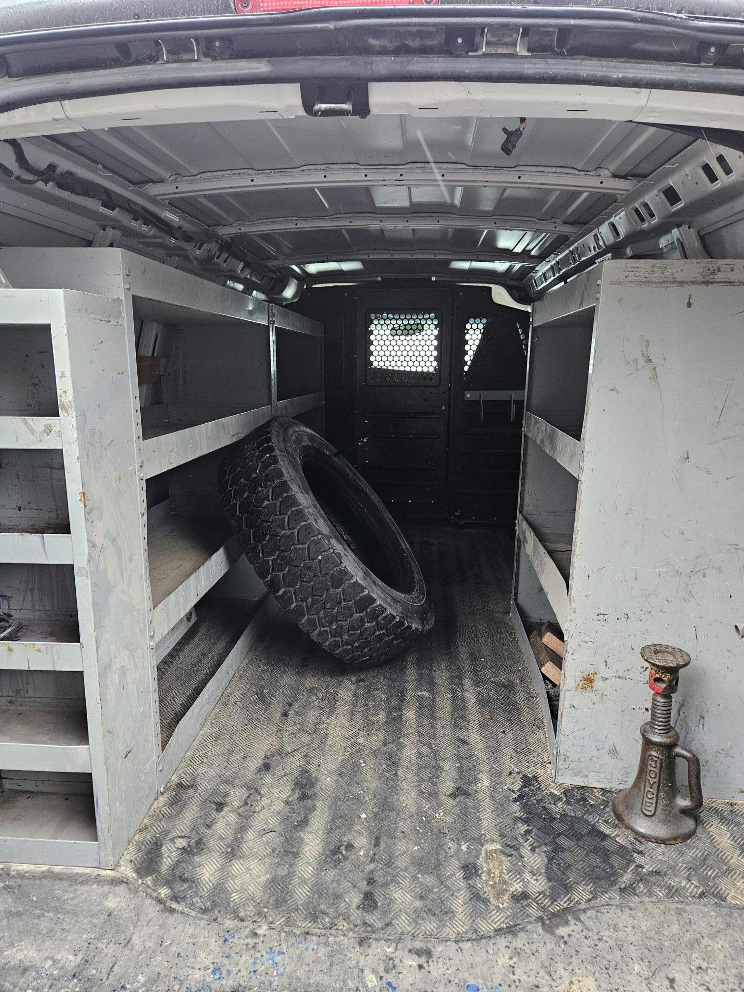 2020 GMC 2500 SAVANA CARGO VAN - view 6 of 15