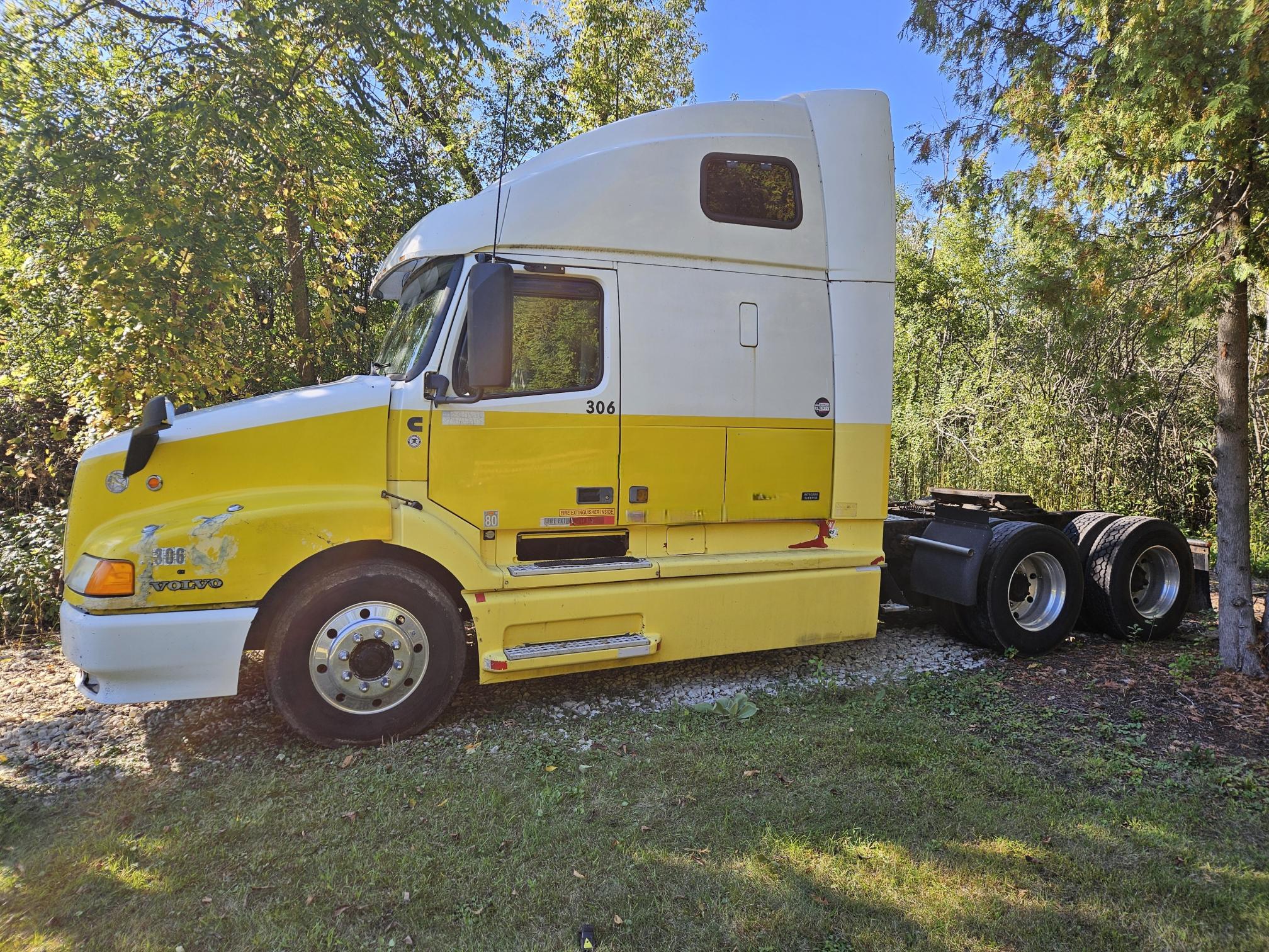 2000 VOLVO VNL 660 - view 2 of 18