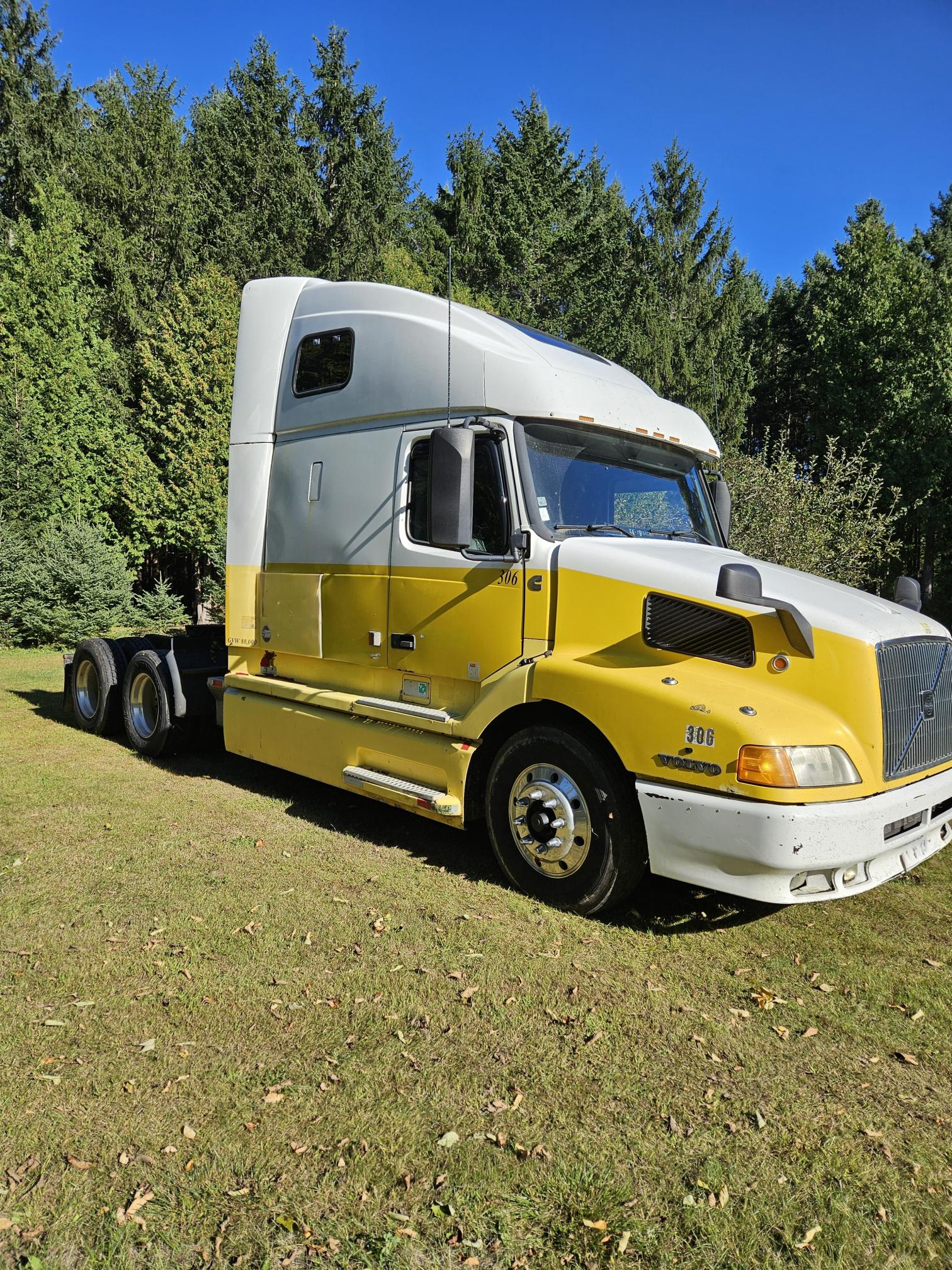 2000 VOLVO VNL 660