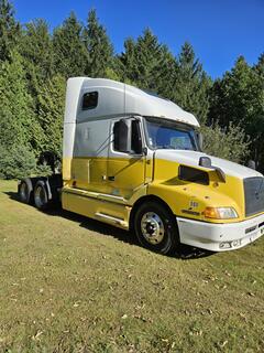 2000 VOLVO VNL 660 - Image 1