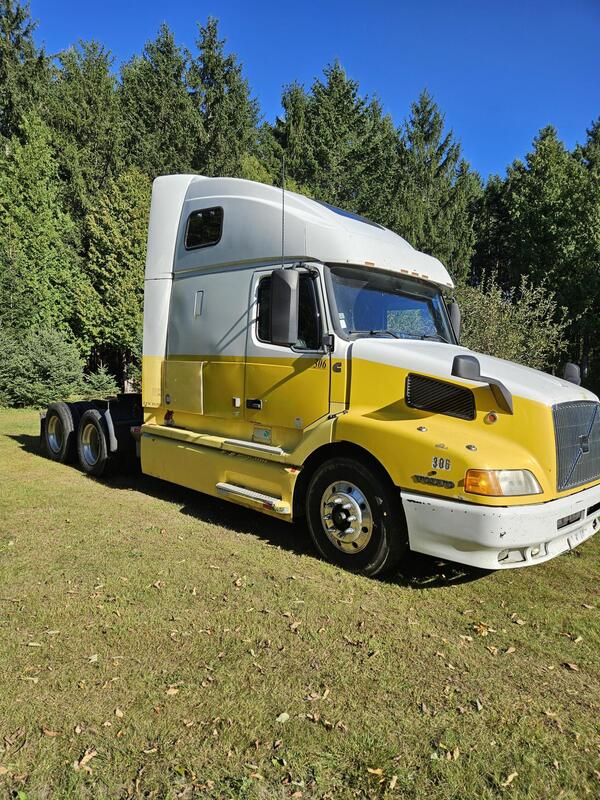 2000 VOLVO VNL 660