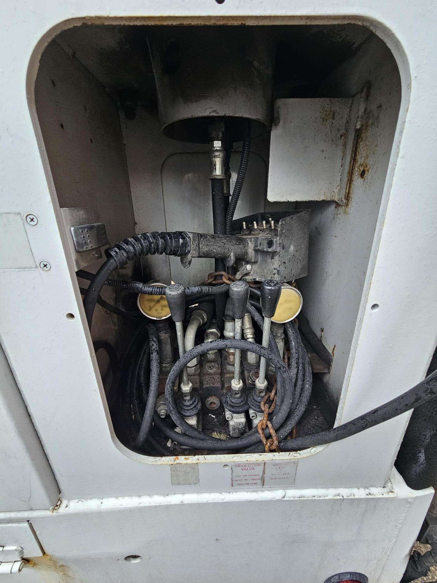 2009 CHEVROLET 5500 - view 11 of 27