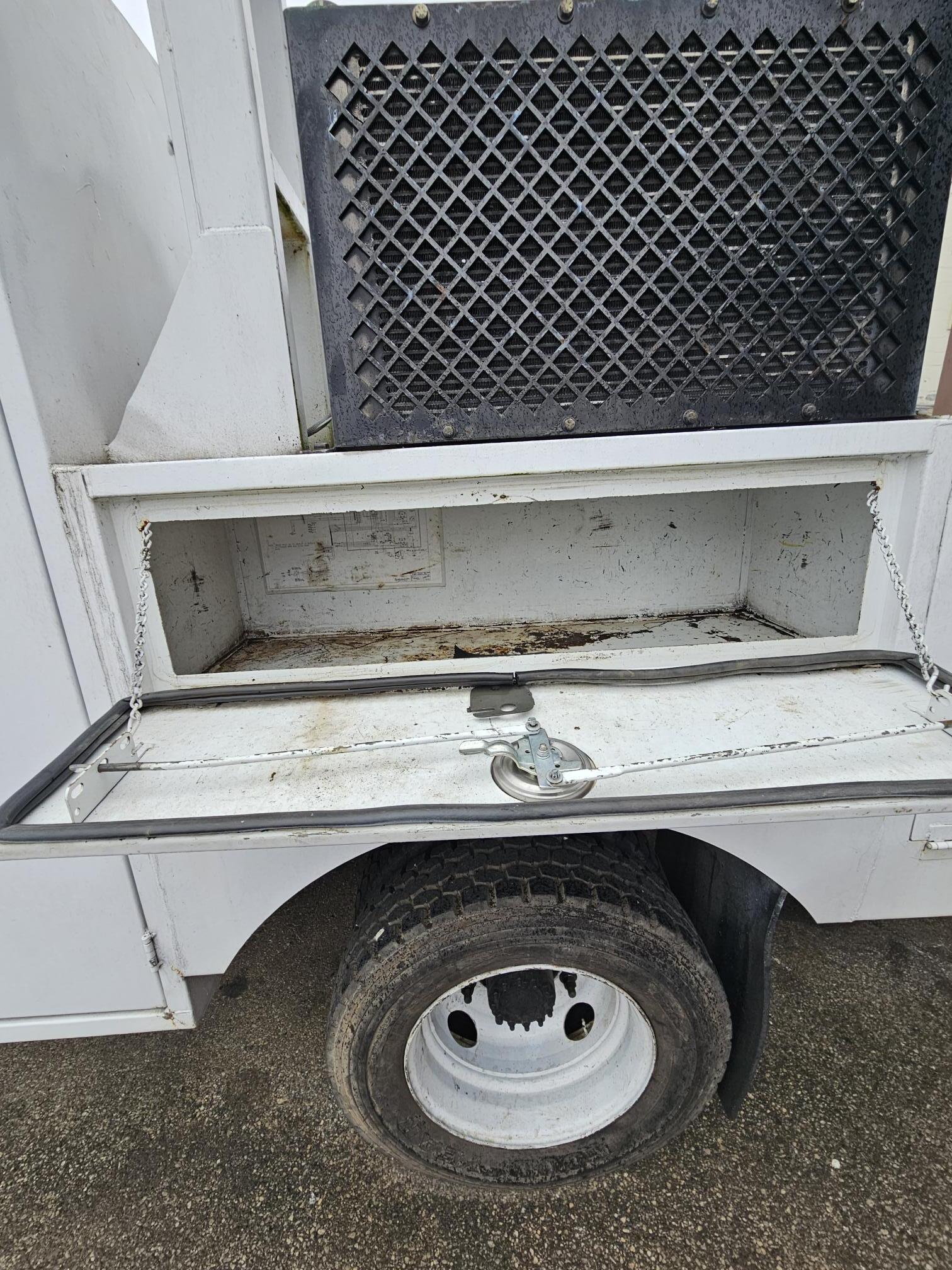 2009 CHEVROLET 5500 - Image 20