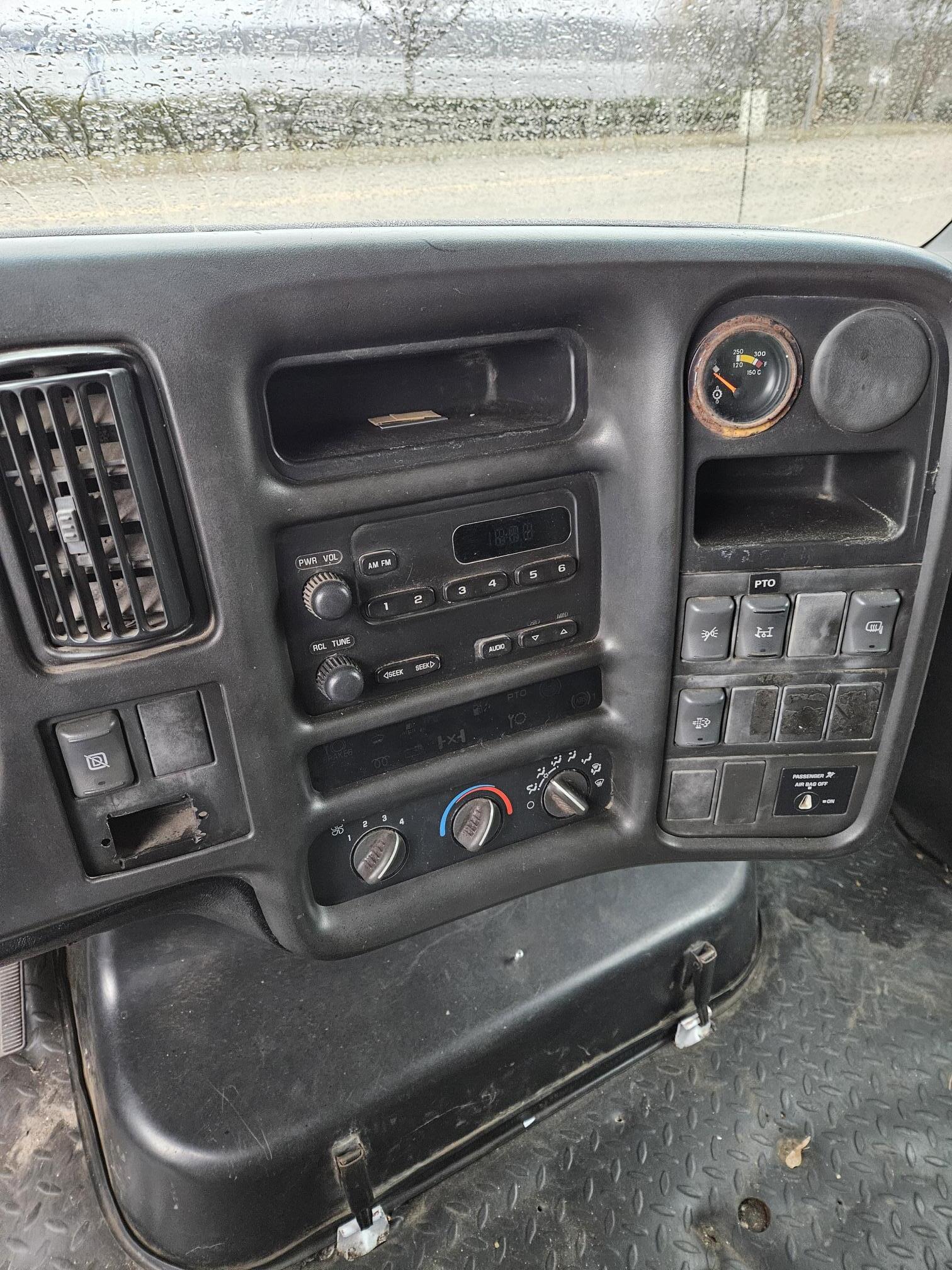 2009 CHEVROLET 5500 - Image 23