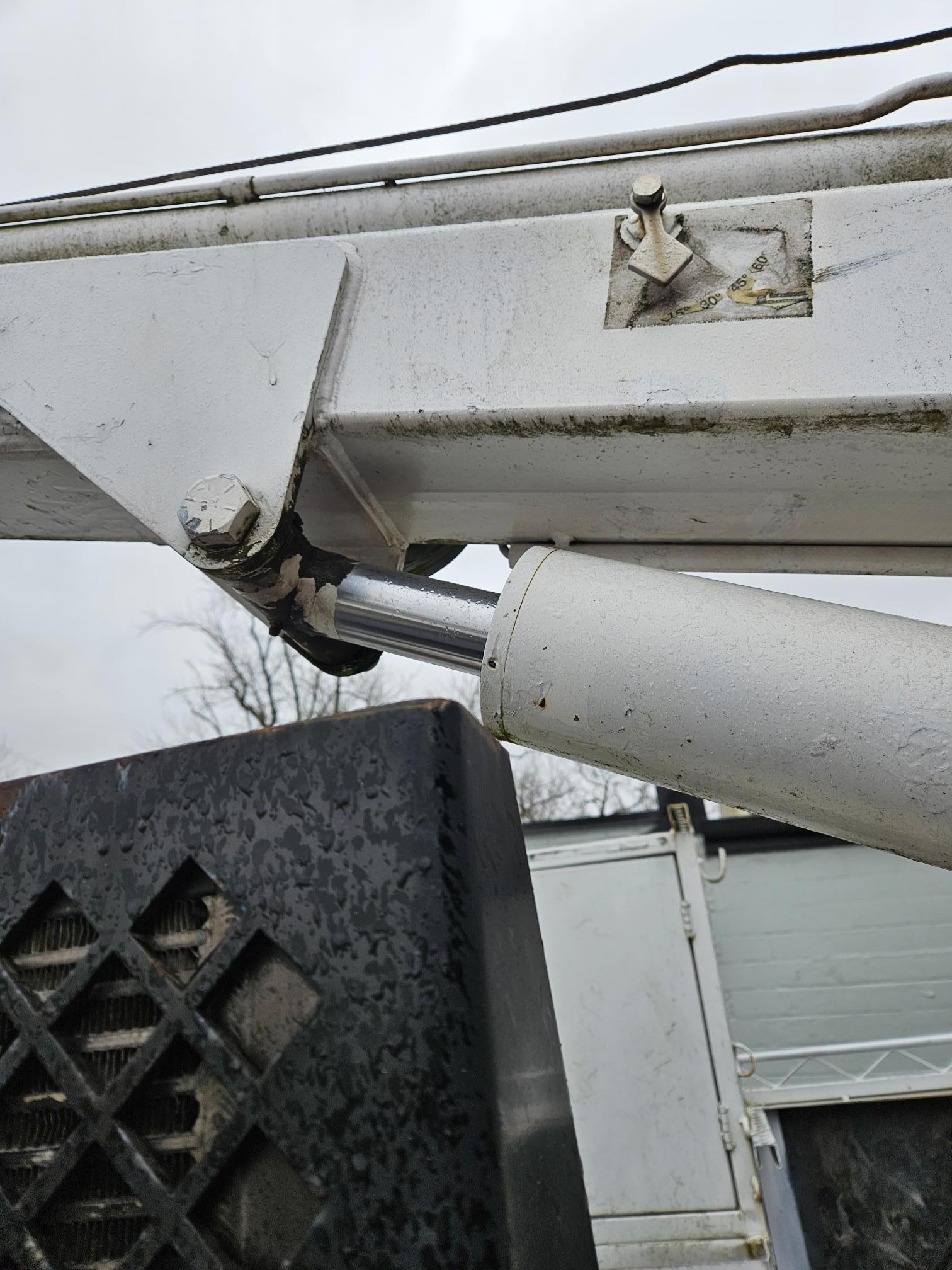 2009 CHEVROLET 5500 - view 16 of 27