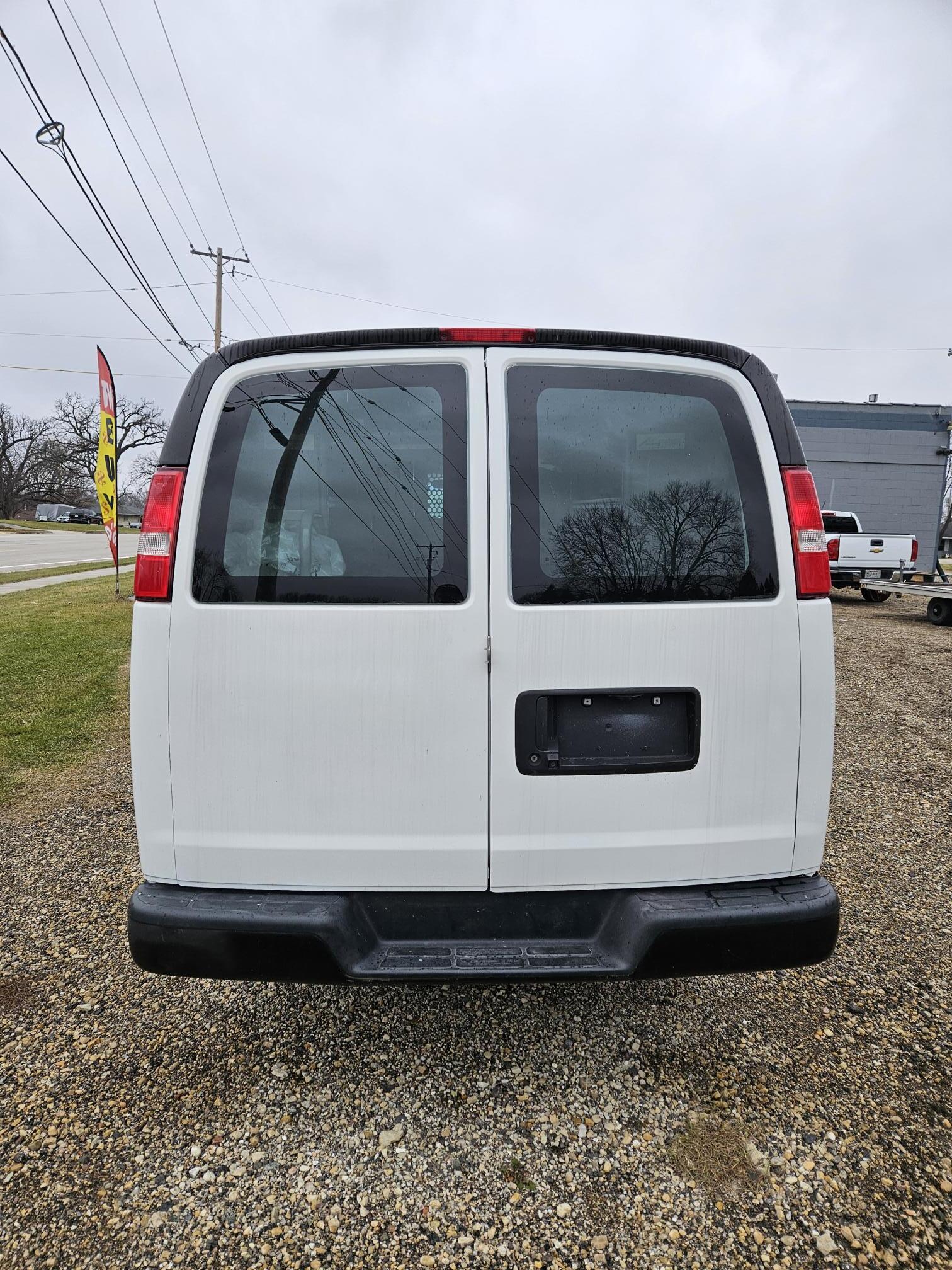 2019 CHEVROLET 2500 Express Cargo Van - view 5 of 17
