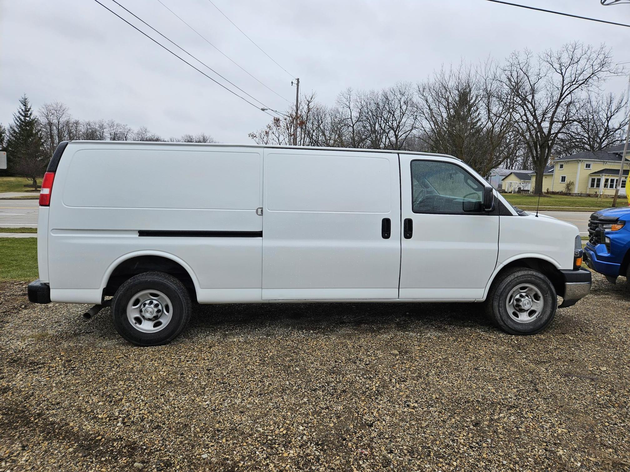 2019 CHEVROLET 2500 Express Cargo Van - view 7 of 17