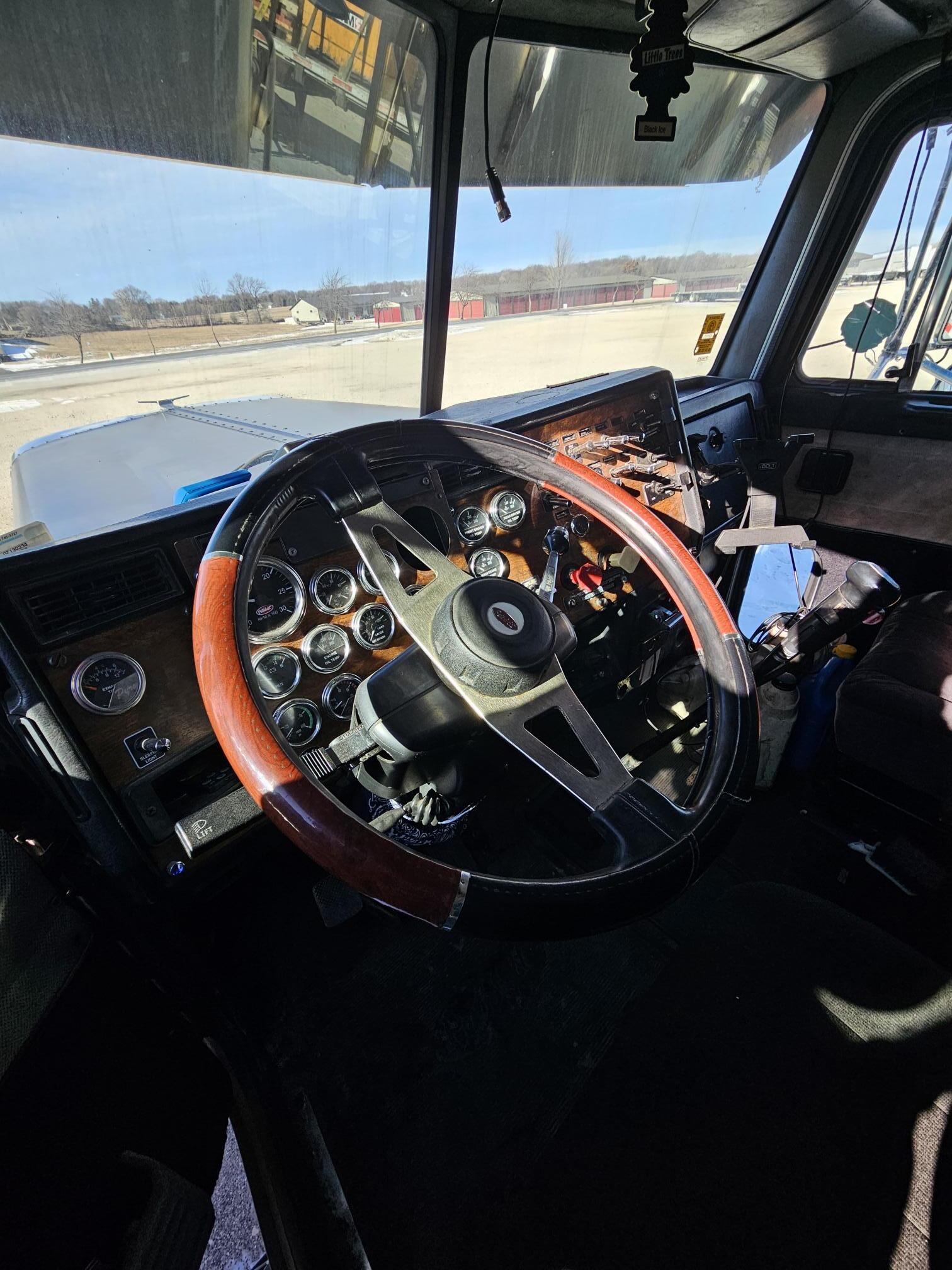 2000 PETERBILT 379 - view 10 of 15