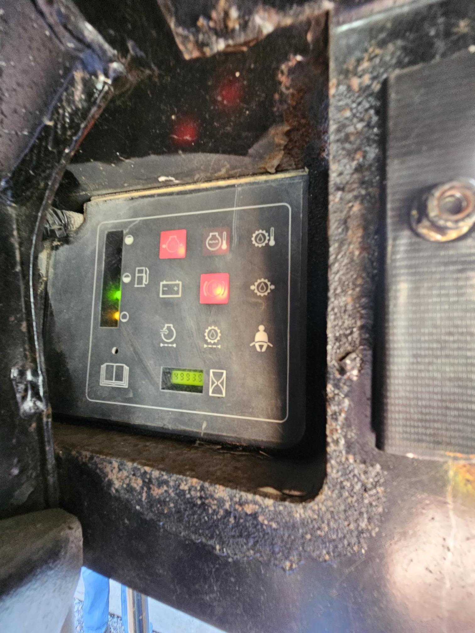 1999 CASE 85XT - Image 9