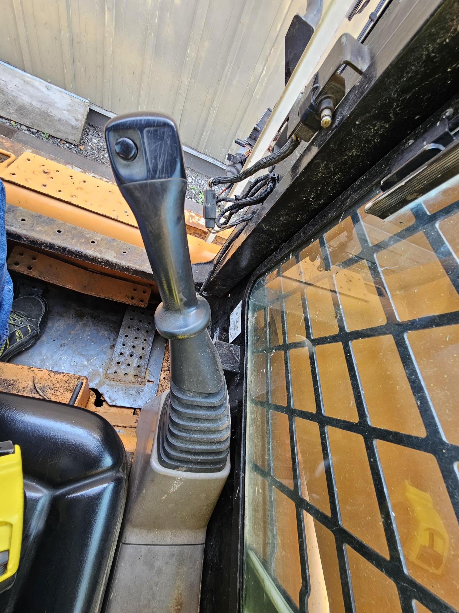 1999 CASE 85XT - Image 10