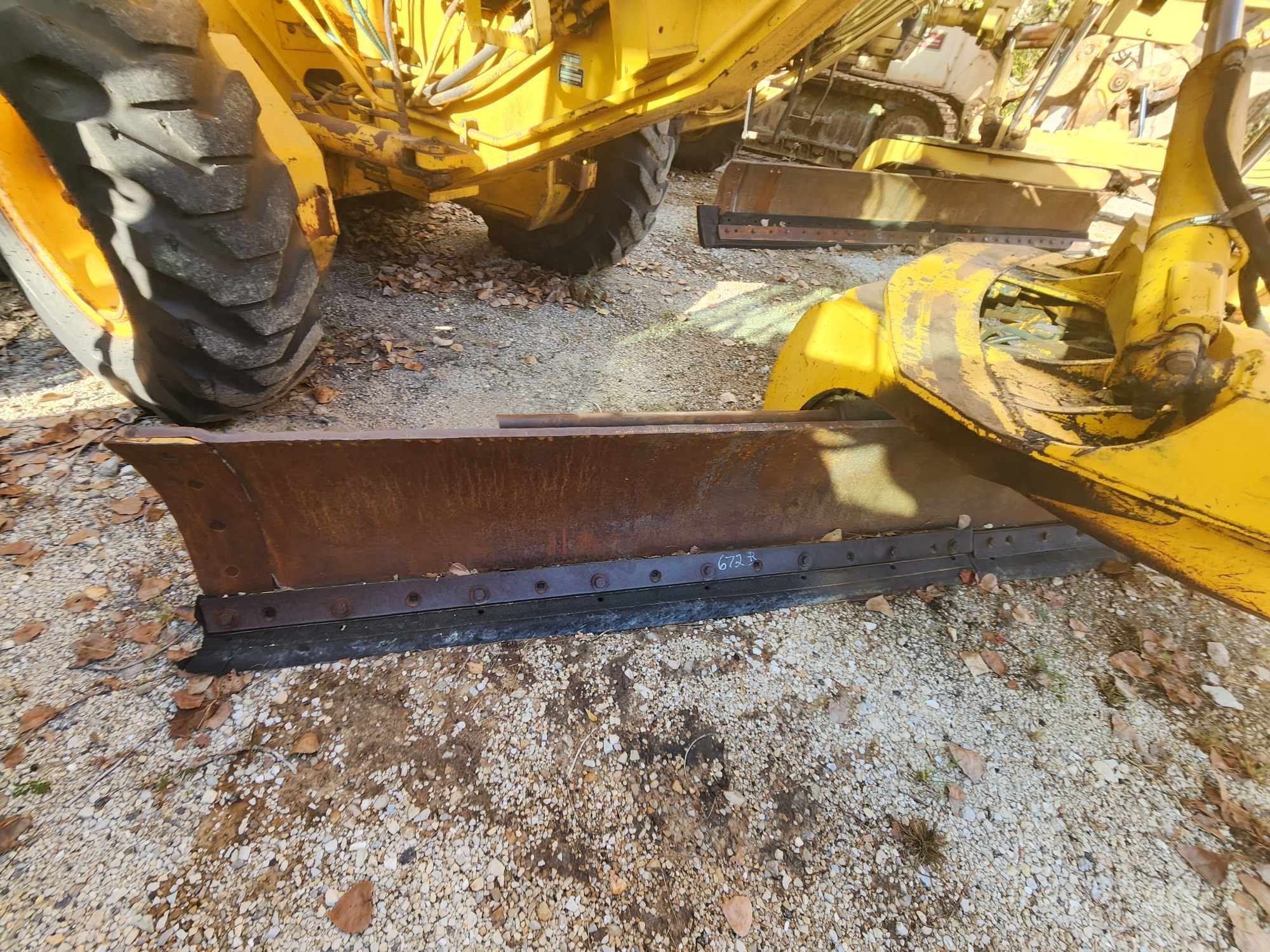 1990 DEERE 672B - Image 15