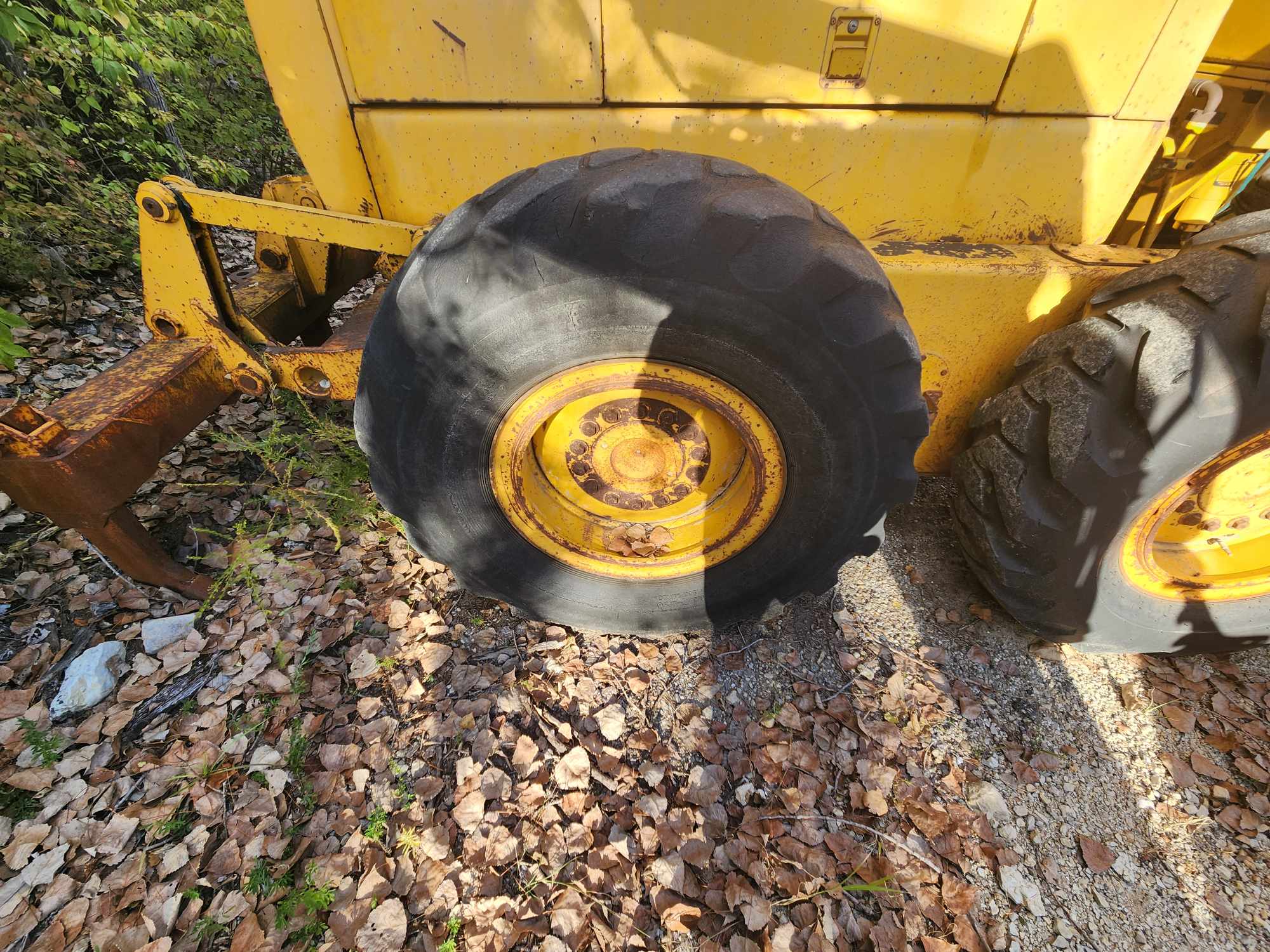 1990 DEERE 672B - Image 13