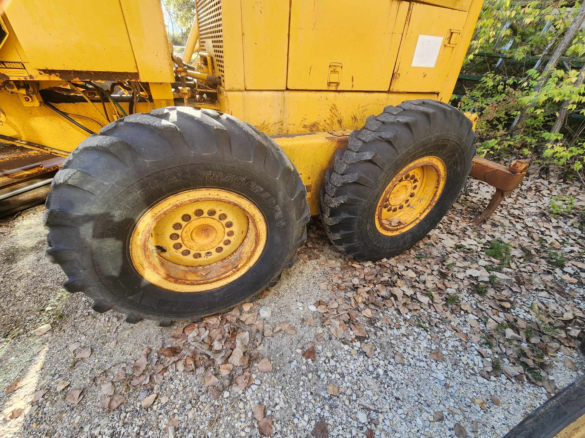 1990 DEERE 672B - Image 8