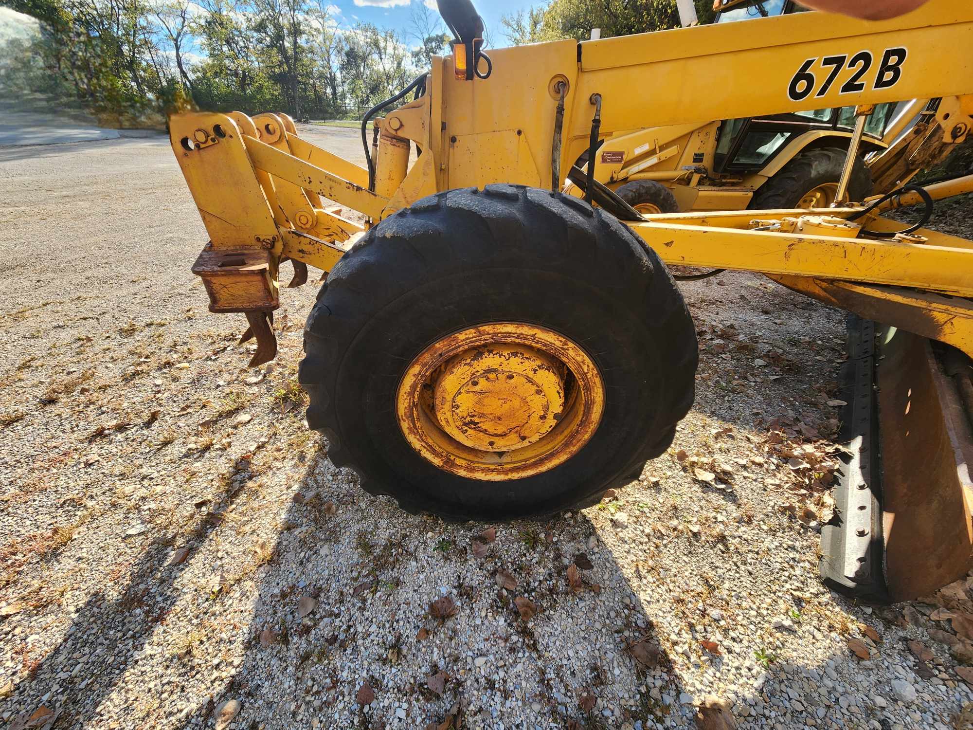 1990 DEERE 672B - Image 4