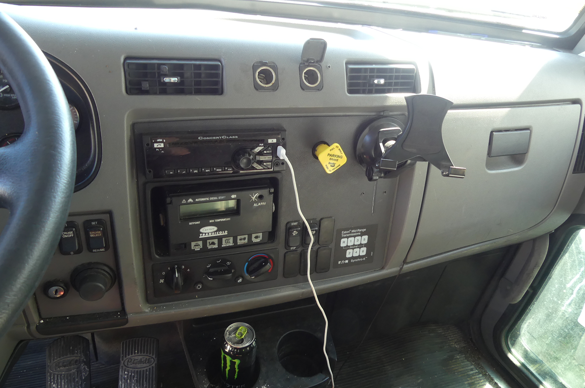 2016 PETERBILT 337 - Image 11